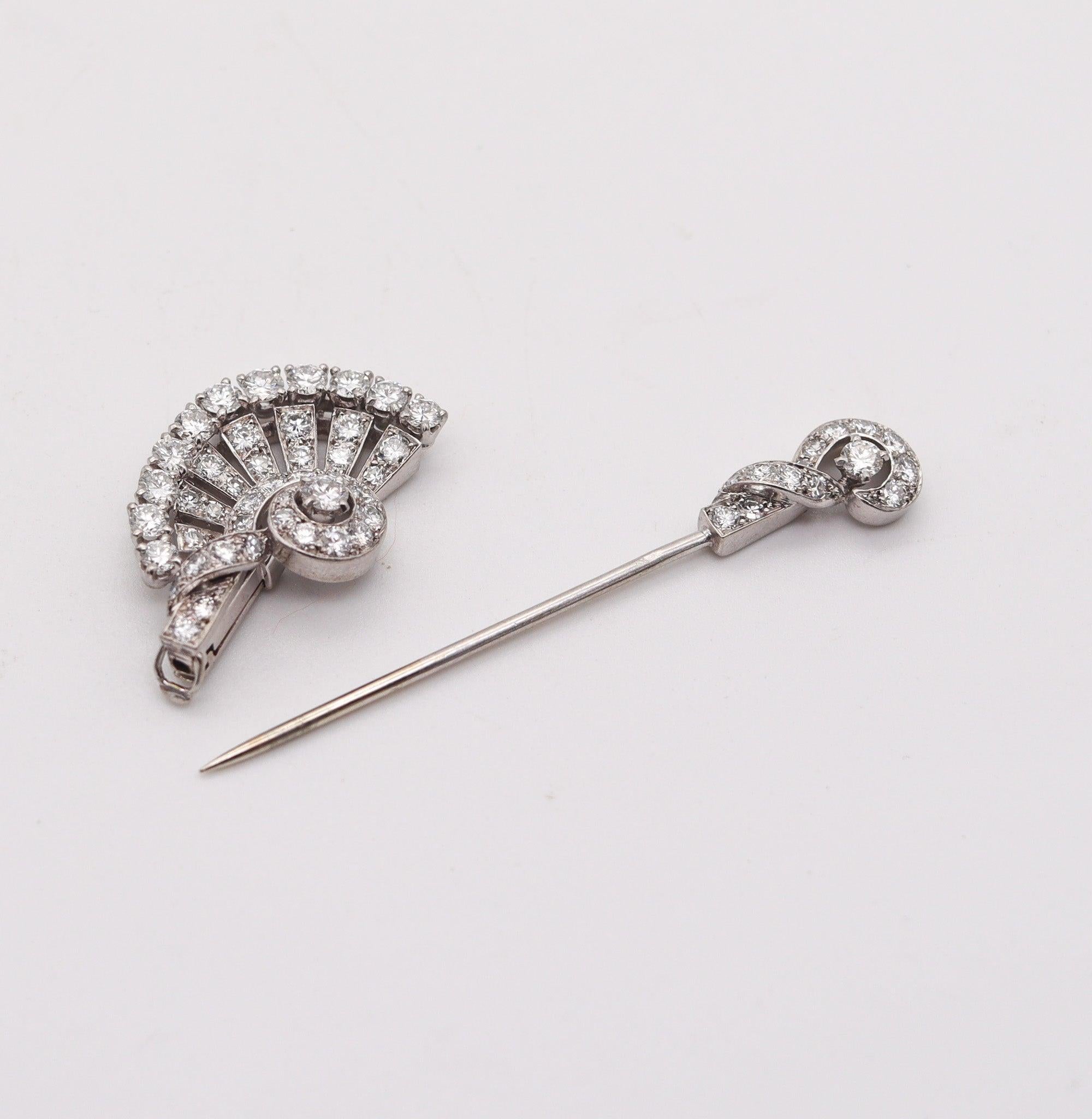 da uomo o donna BOUCHERON Parigi 1930 Art-Deco Spilla Jabot in platino con 4,16 carati di diamanti in vendita