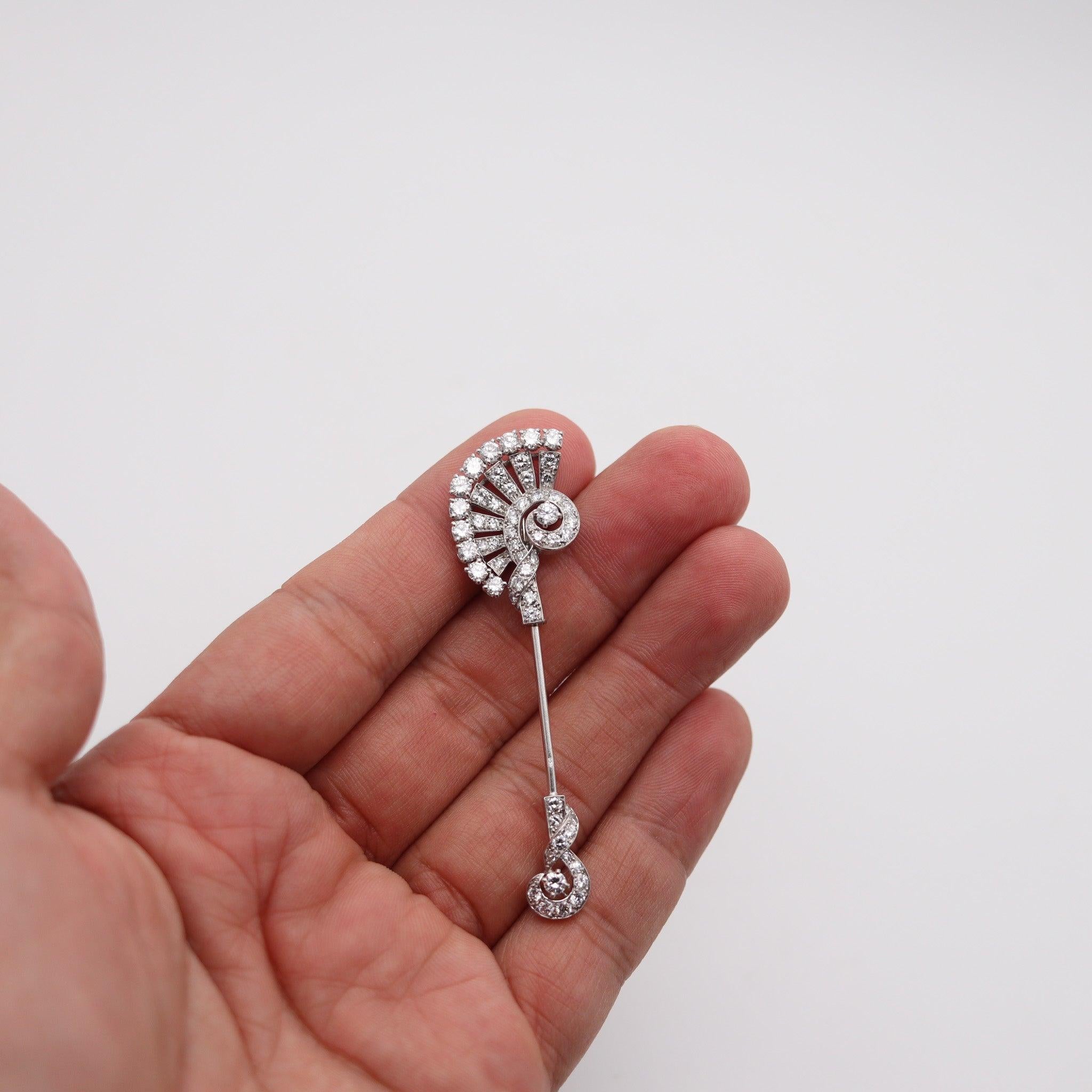 BOUCHERON Parigi 1930 Art-Deco Spilla Jabot in platino con 4,16 carati di diamanti in vendita 1