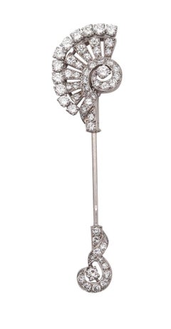 BOUCHERON Paris 1930 Broche jabot Art déco en platine avec 4,16 carats de diamants