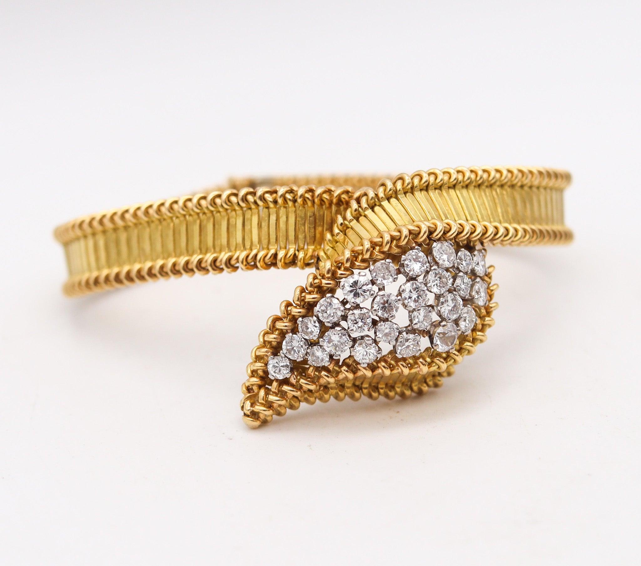 BOUCHERON Paris 1950 Modernistisches Armband aus 18 Karat Gold, Platin und 2,60 Karat Diamanten (Brillantschliff) im Angebot