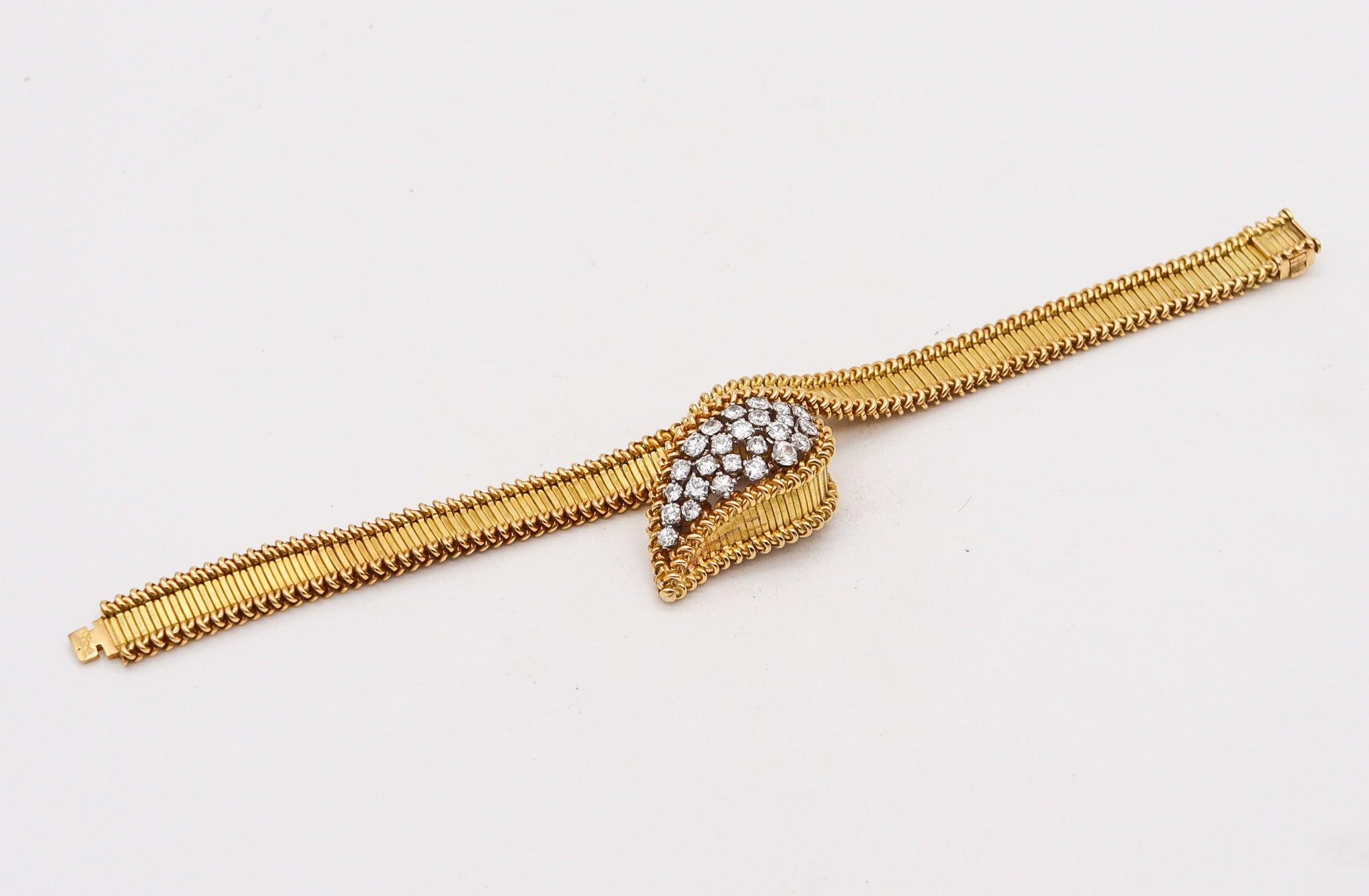 BOUCHERON Paris 1950 Modernistisches Armband aus 18 Karat Gold, Platin und 2,60 Karat Diamanten im Zustand „Hervorragend“ im Angebot in Miami, FL