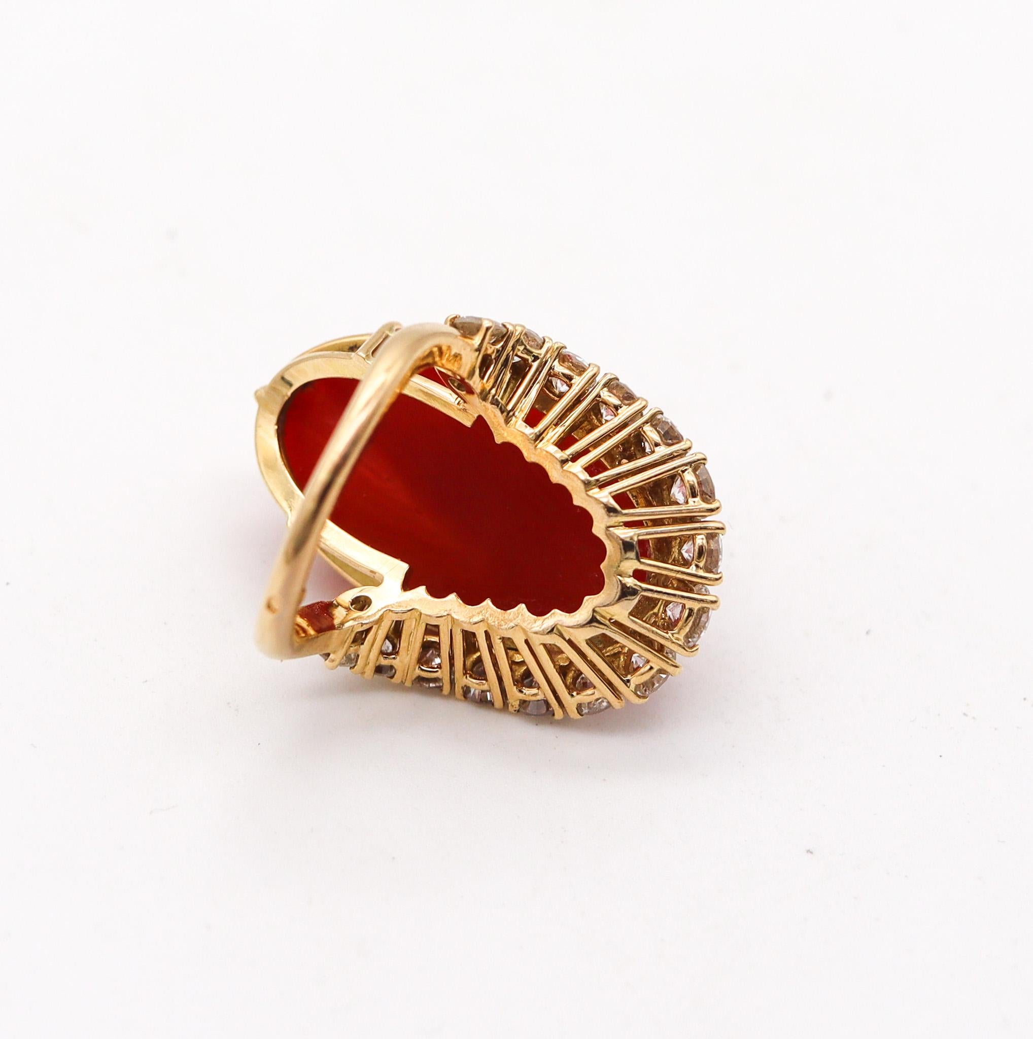 Boucheron Paris 1950 Modernistischer Ring aus 18 Karat Gold mit 27,52 Karat Diamanten und Koralle im Zustand „Hervorragend“ im Angebot in Miami, FL