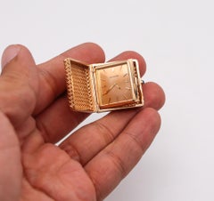 Boucheron Paris 1950 Travel Purse Clock in 18kt Yellow Gold with Sapphire