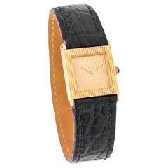 Boucheron Paris 1970 Stilvolle Armbanduhr aus 18 Karat Gelbgold mit Krokodilband