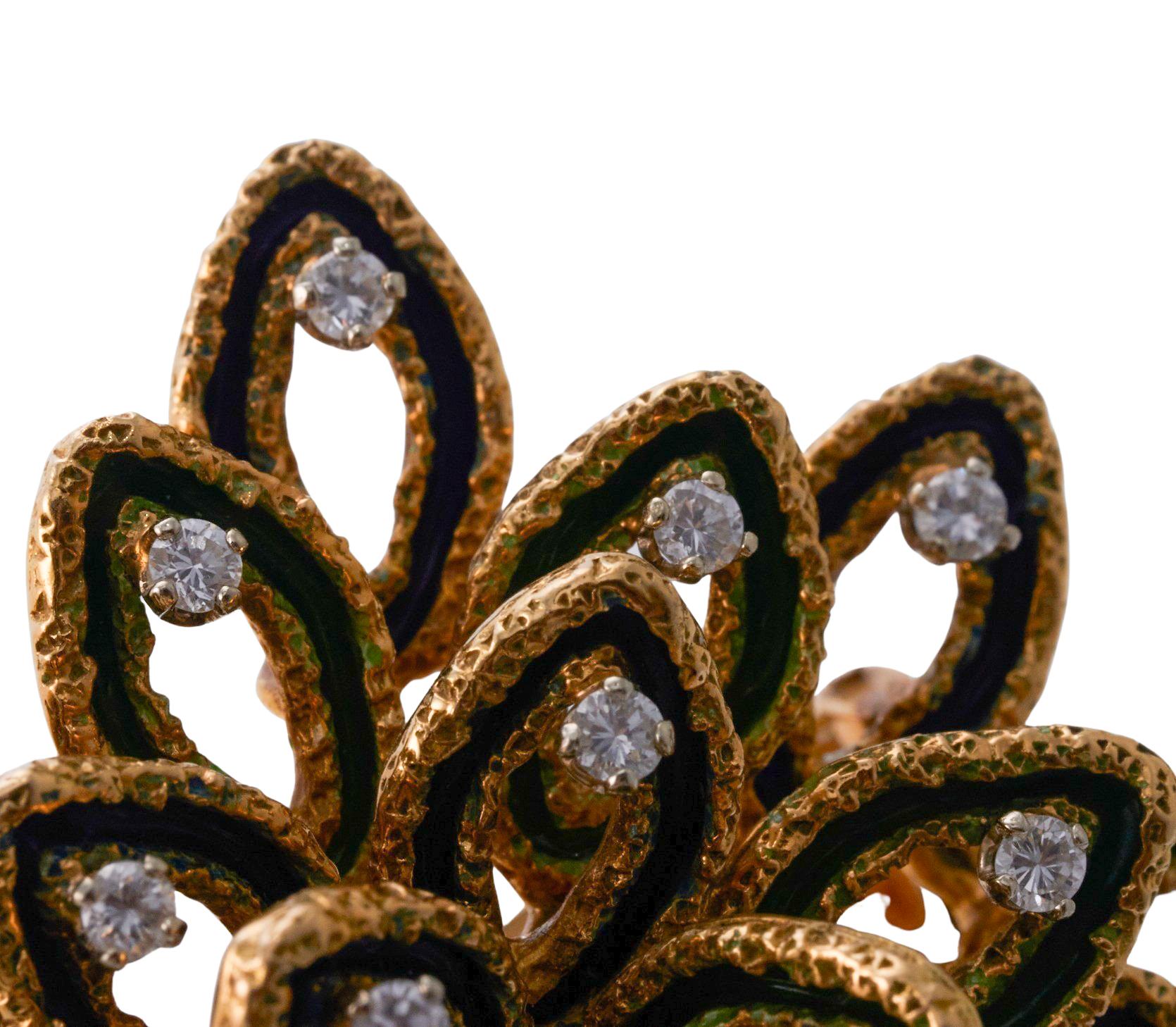 Boucheron Paris, broche en or, émail et diamants, années 1970 Pour femmes en vente