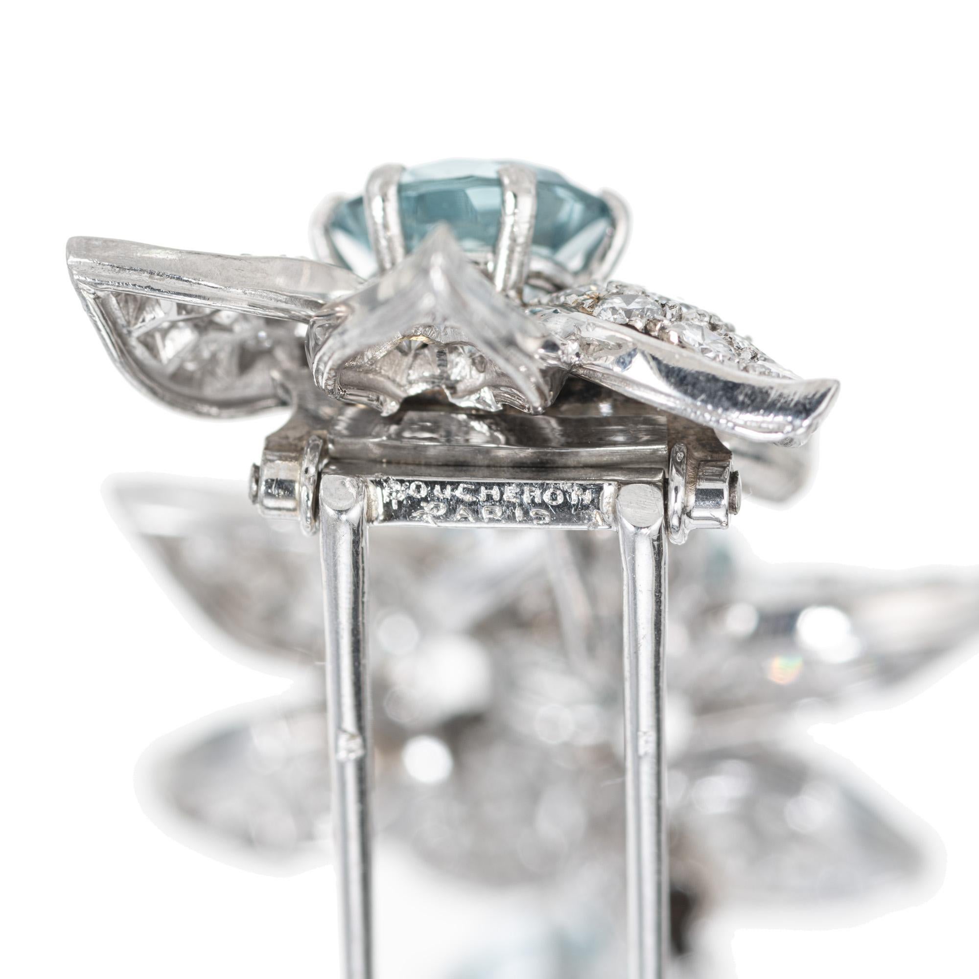 Boucheron Paris Platin-Blumenbrosche mit 3,98 Karat Aqua-Diamant (Rundschliff) im Angebot