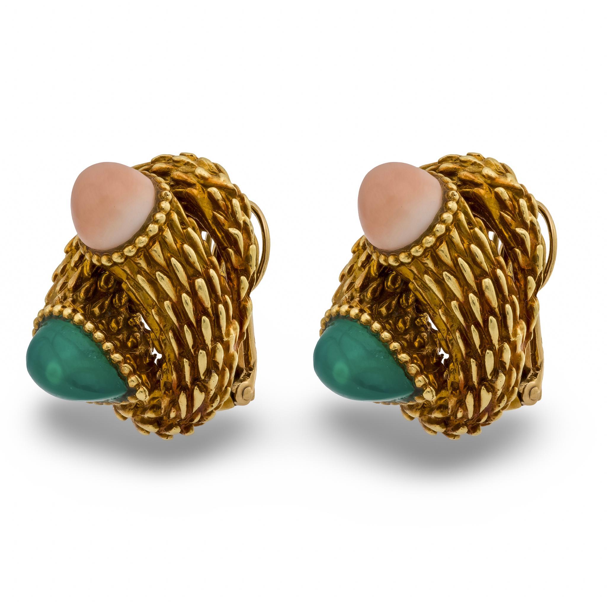 Orecchini Boucheron Paris in crisoprasio e corallo con serpente boheme in oro