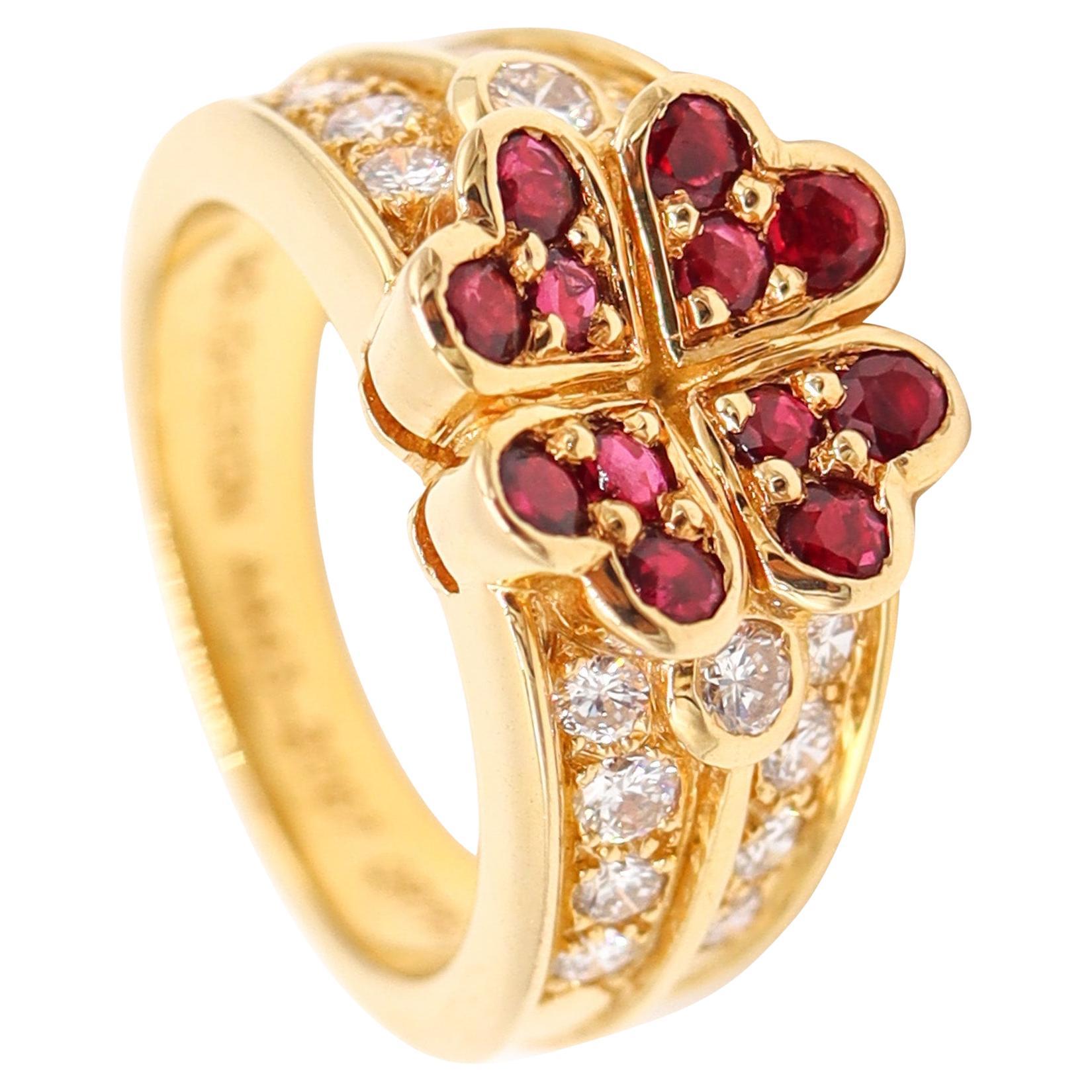 BOUCHERON Paris Clover Ring In 18Kt Gold With 1.94 Ctw In Diamonds 
Rubies en vente