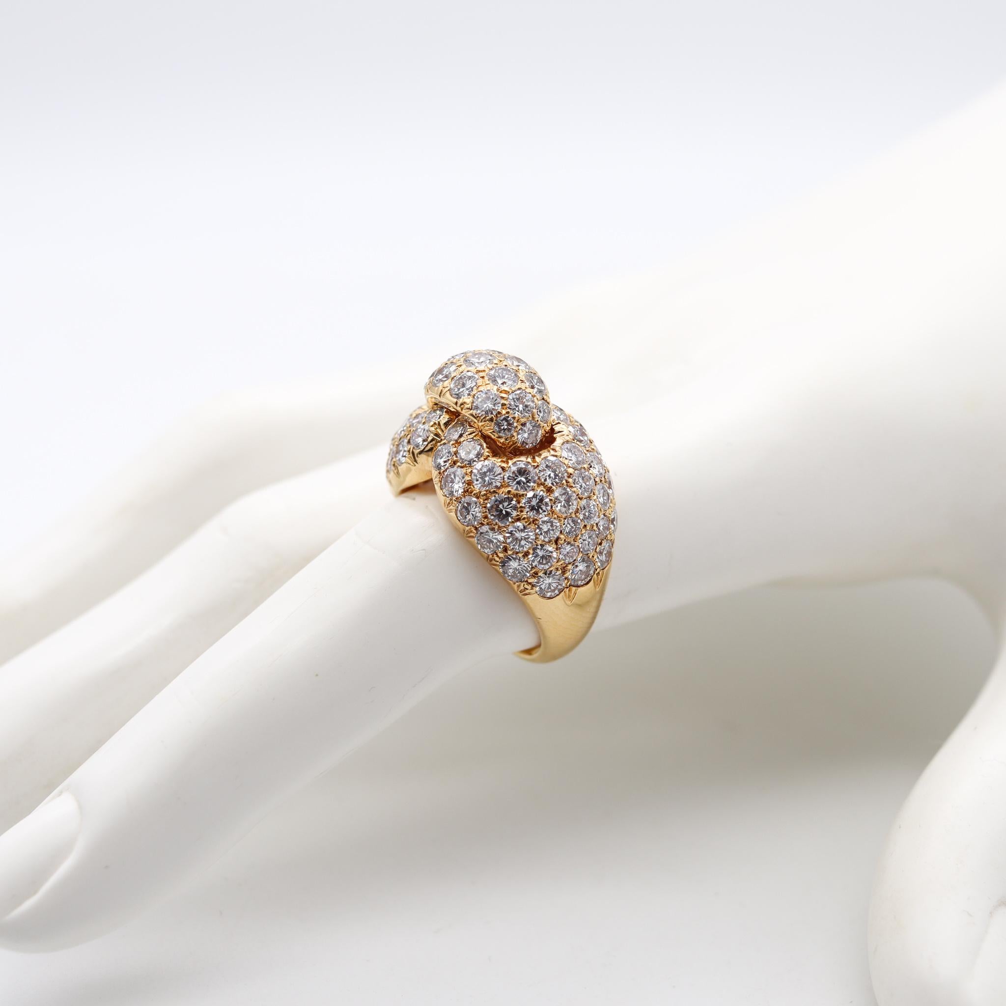 Boucheron Paris: 18 Karat Gelbgold Cocktail-Ring mit 8,19 Karat Diamanten (Modernistisch) im Angebot