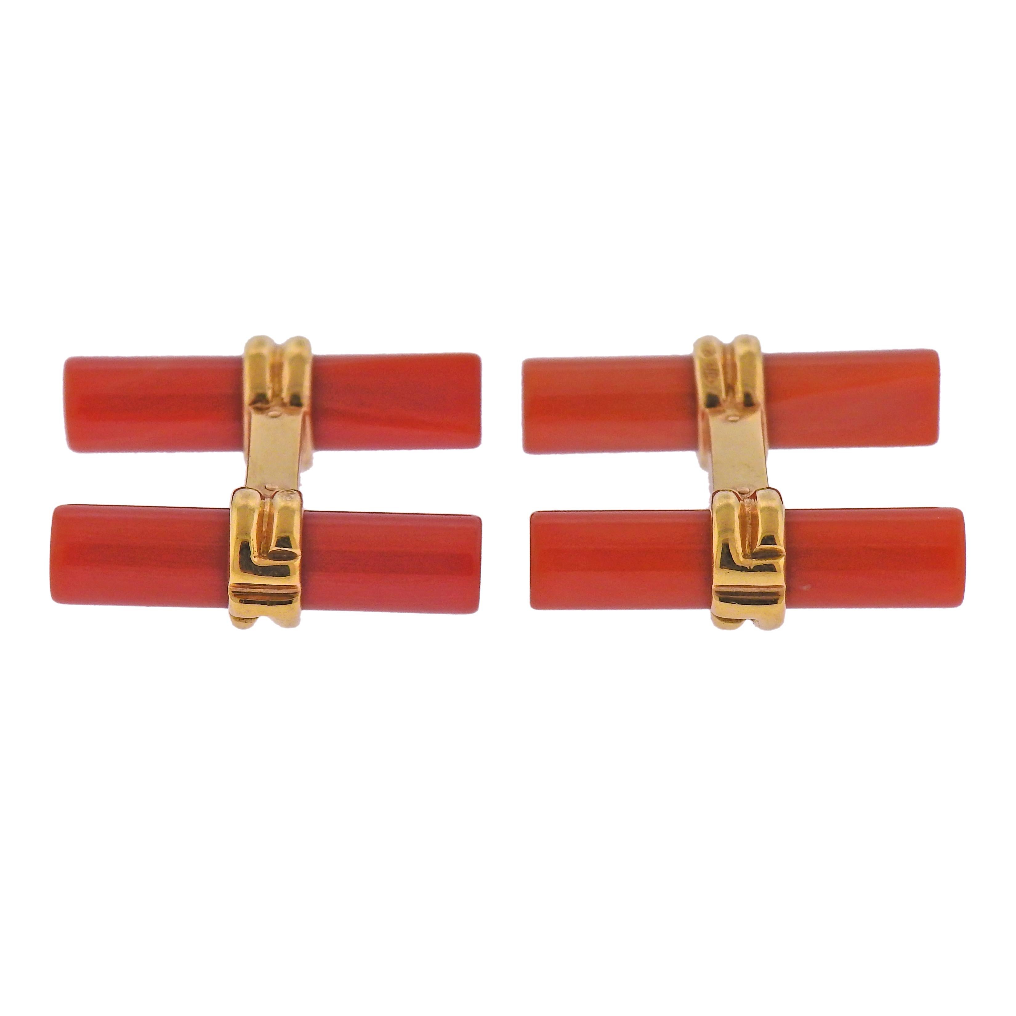 Pair of classic bar cufflinks by Boucheron Paris, with coral in 18k gold. Each side measures 24mm x 8mm.  Weight - 9.5 grams. Marked: Boucheron, Or750, E14237.