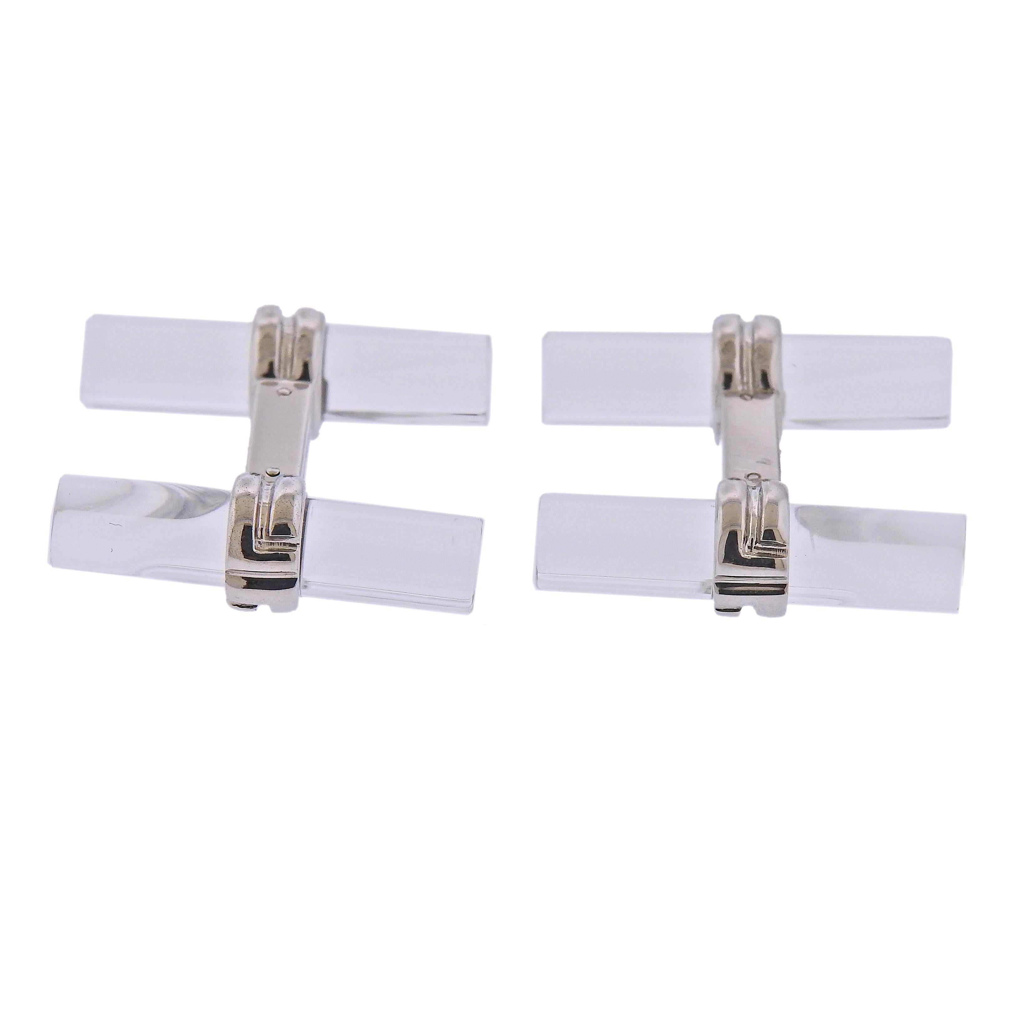 18k white gold pair of bar cufflinks by Boucheron Paris, with rock crystal.  Each bar is 22mm x 7mm.   Weight - 10.2 grams. Marked: Boucheron, Or750, E45072.