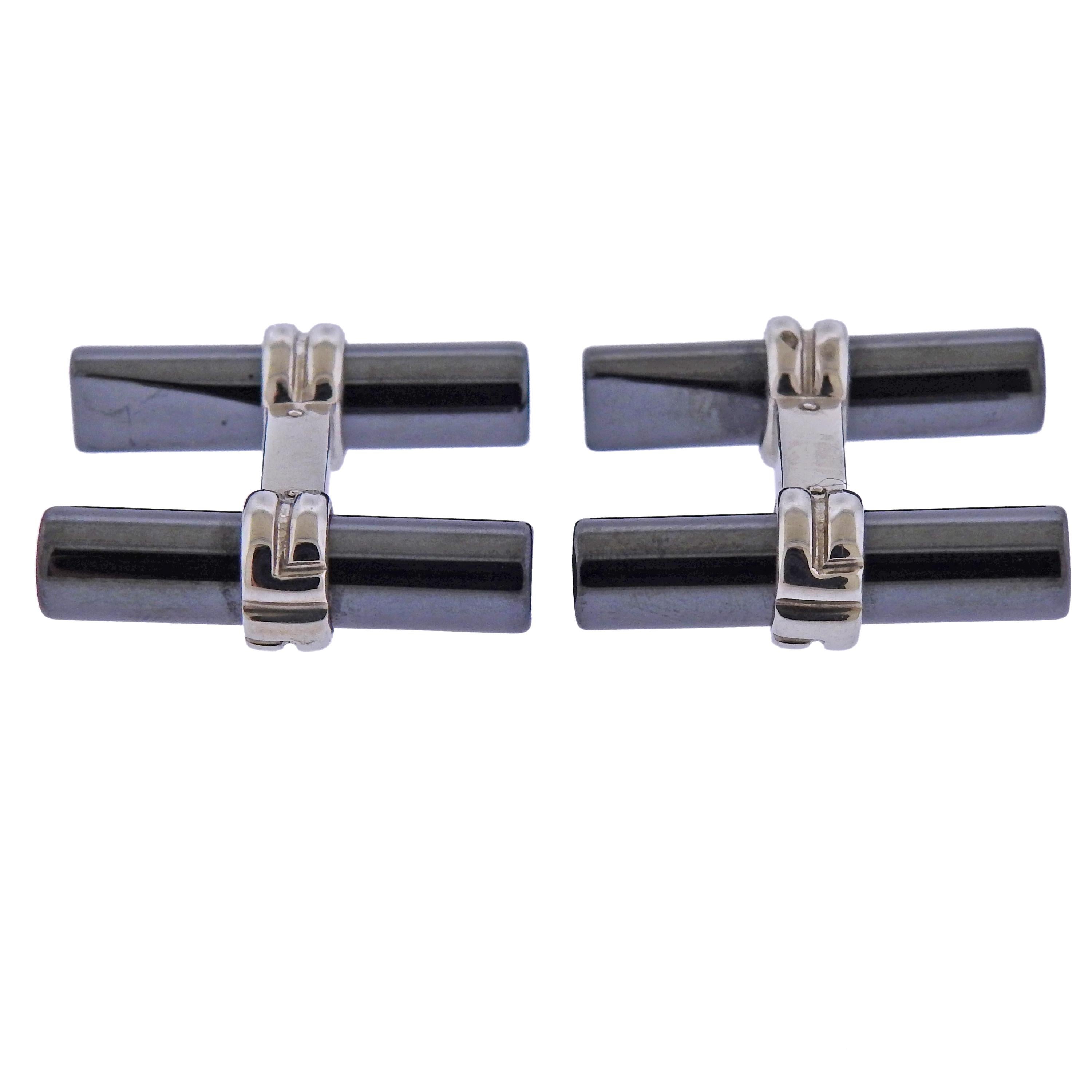 Pair of classic bar cufflinks by Boucheron Paris, with hematite in 18k gold.  Each side measures 21mm x 7mm.  Weight - 13.6 grams. Marked: Boucheron, Or750, E49890.