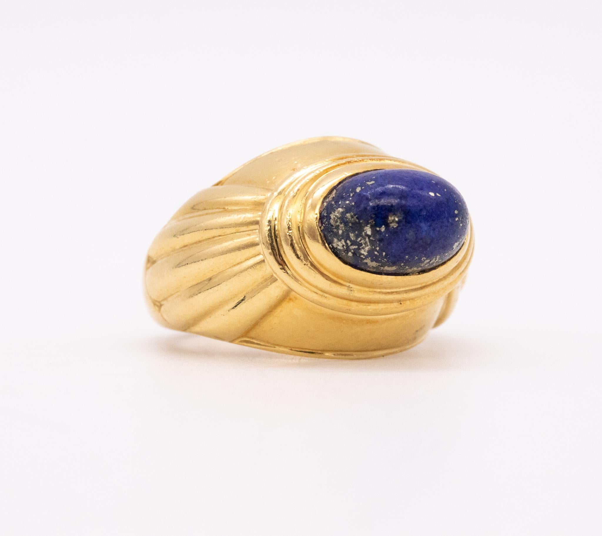 Boucheron Paris Jaipur Cocktail Ring in 18Kt Yellow Gold with 3 Cts Lapis Lazuli In Excellent Condition In Miami, FL