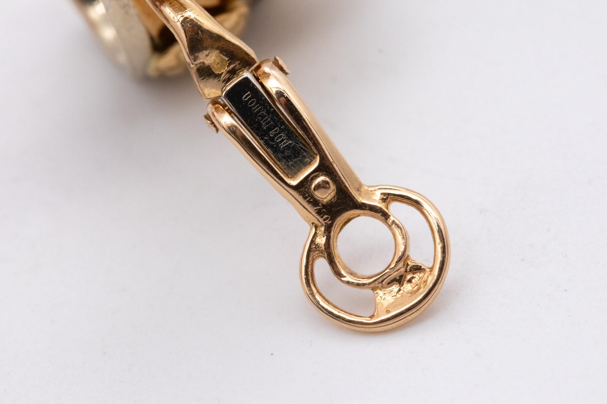 Boucheron Paris Boucles d'oreilles à grands rubans avec motif cannelé en deux tons de 18 carats Excellent état - En vente à Miami, FL