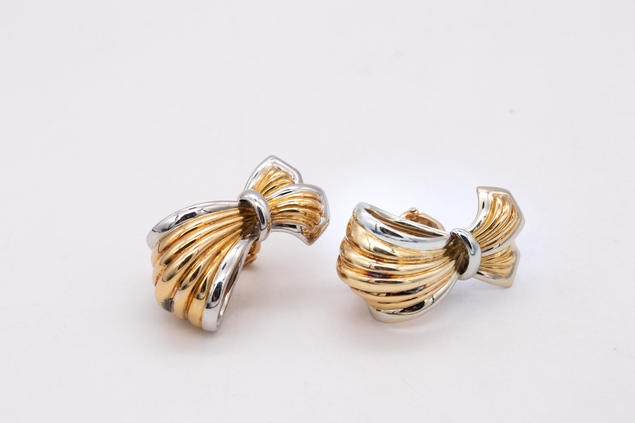 Boucheron Paris Boucles d'oreilles à grands rubans avec motif cannelé en deux tons de 18 carats Pour femmes en vente