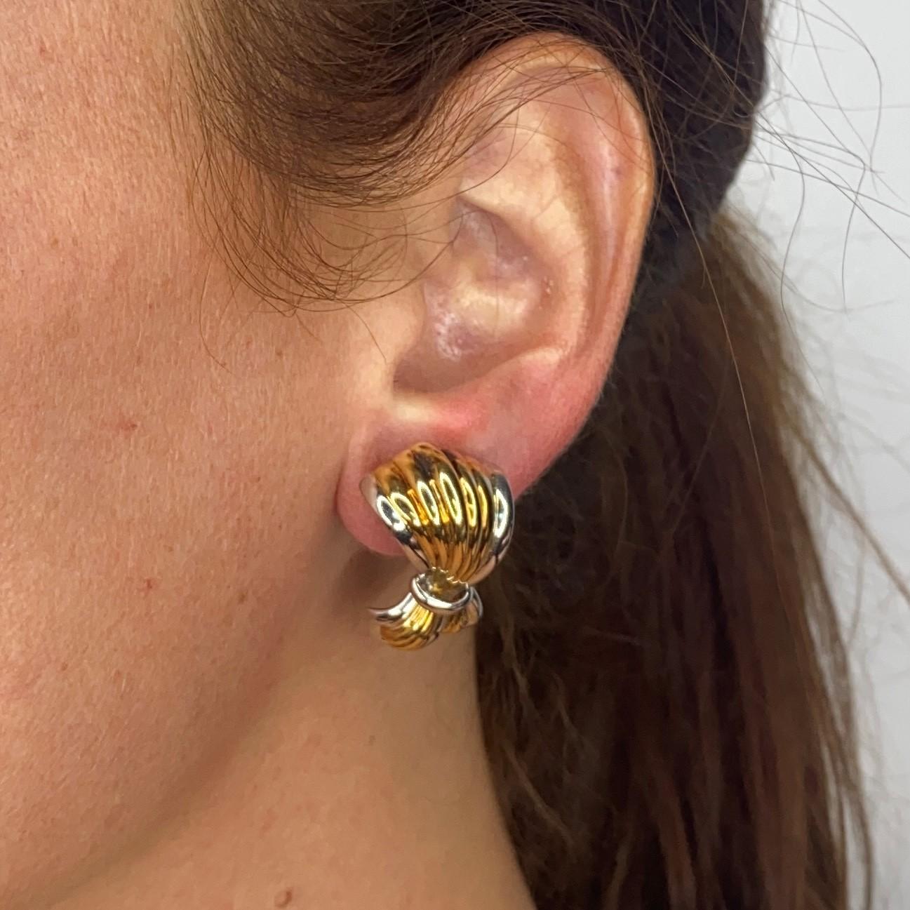 Boucheron Paris Boucles d'oreilles à grands rubans avec motif cannelé en deux tons de 18 carats en vente 3