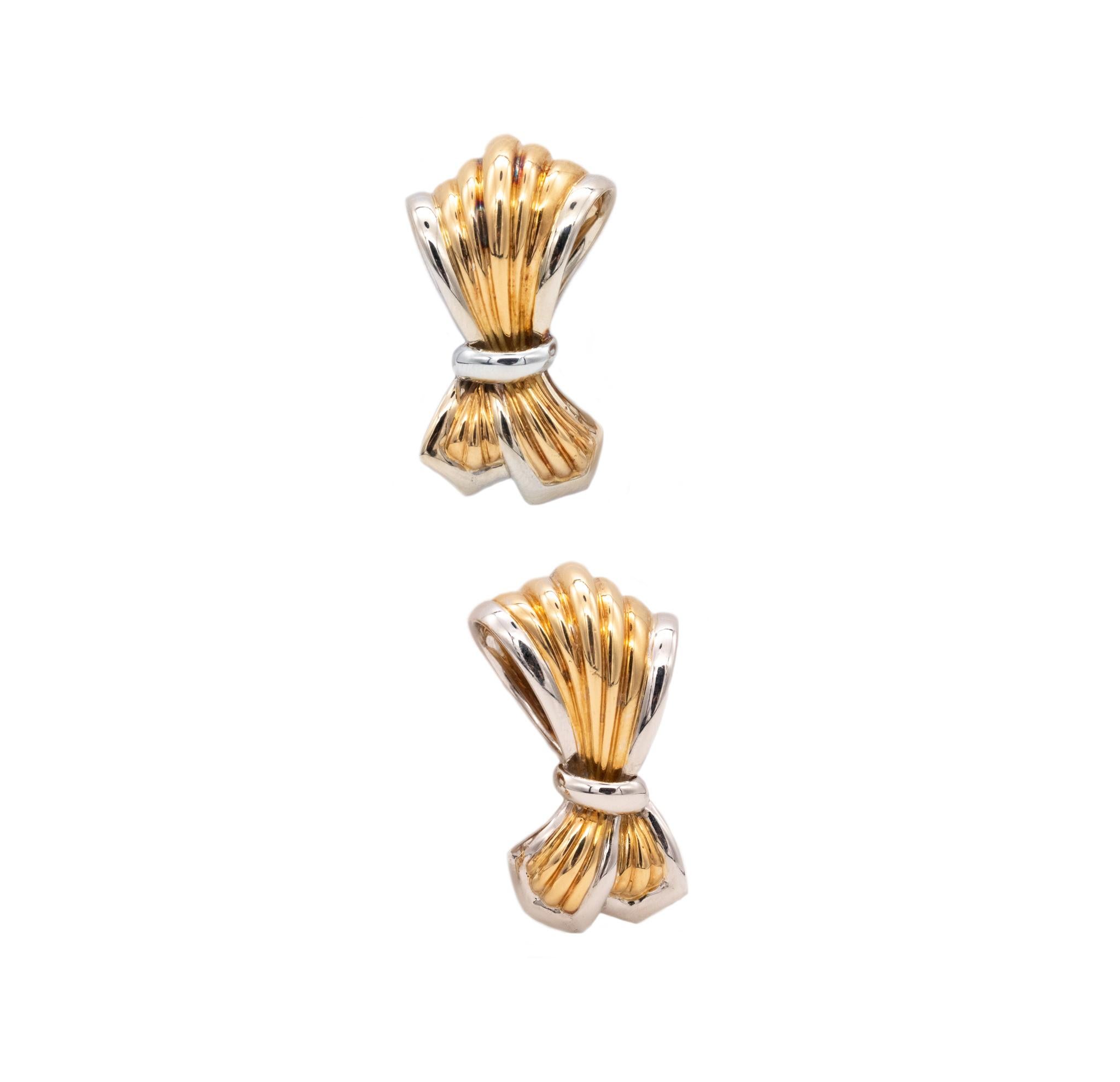 Boucheron Paris Boucles d'oreilles à grands rubans avec motif cannelé en deux tons de 18 carats en vente 4