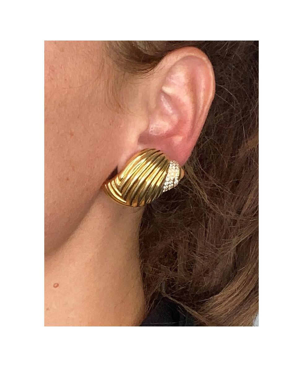 Boucheron Paris Modernist Clips Earrings in 18kt Gold 2.68 Cts in Diamonds Coral 3