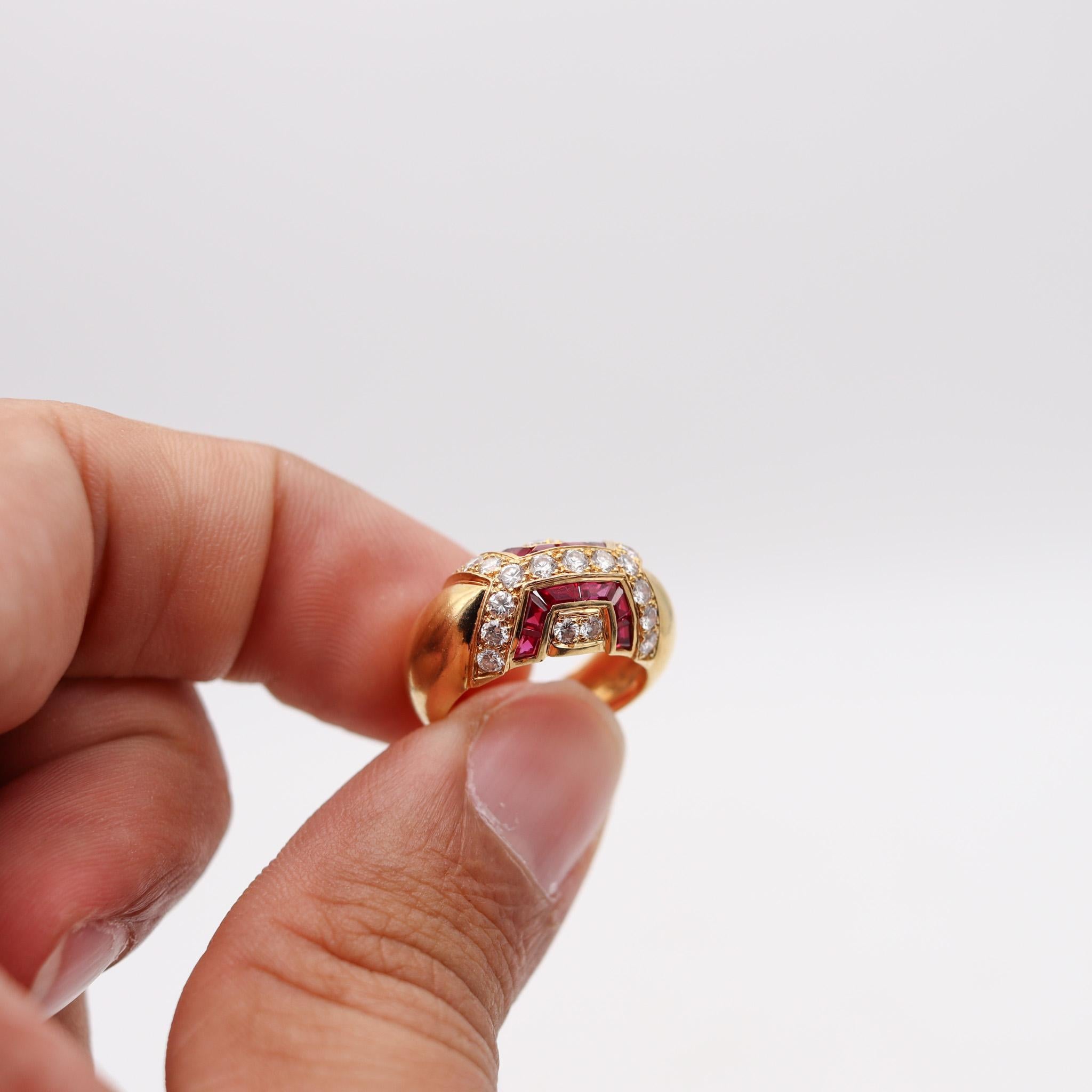 Boucheron Paris Modernistischer Pariser Ring aus 18 Karat Gold mit 1,94 Gesamtkaratgewicht in Diamanten und Rubinen im Angebot 3