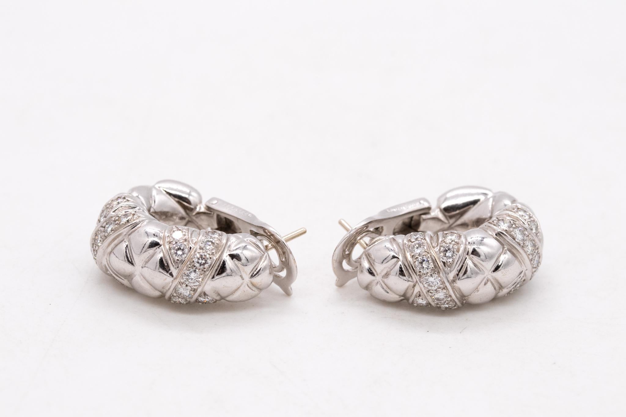 Boucheron Paris Gesteppte Creolen aus 18 Karat Gold mit 1,80 Karat in VS Diamanten im Zustand „Hervorragend“ in Miami, FL