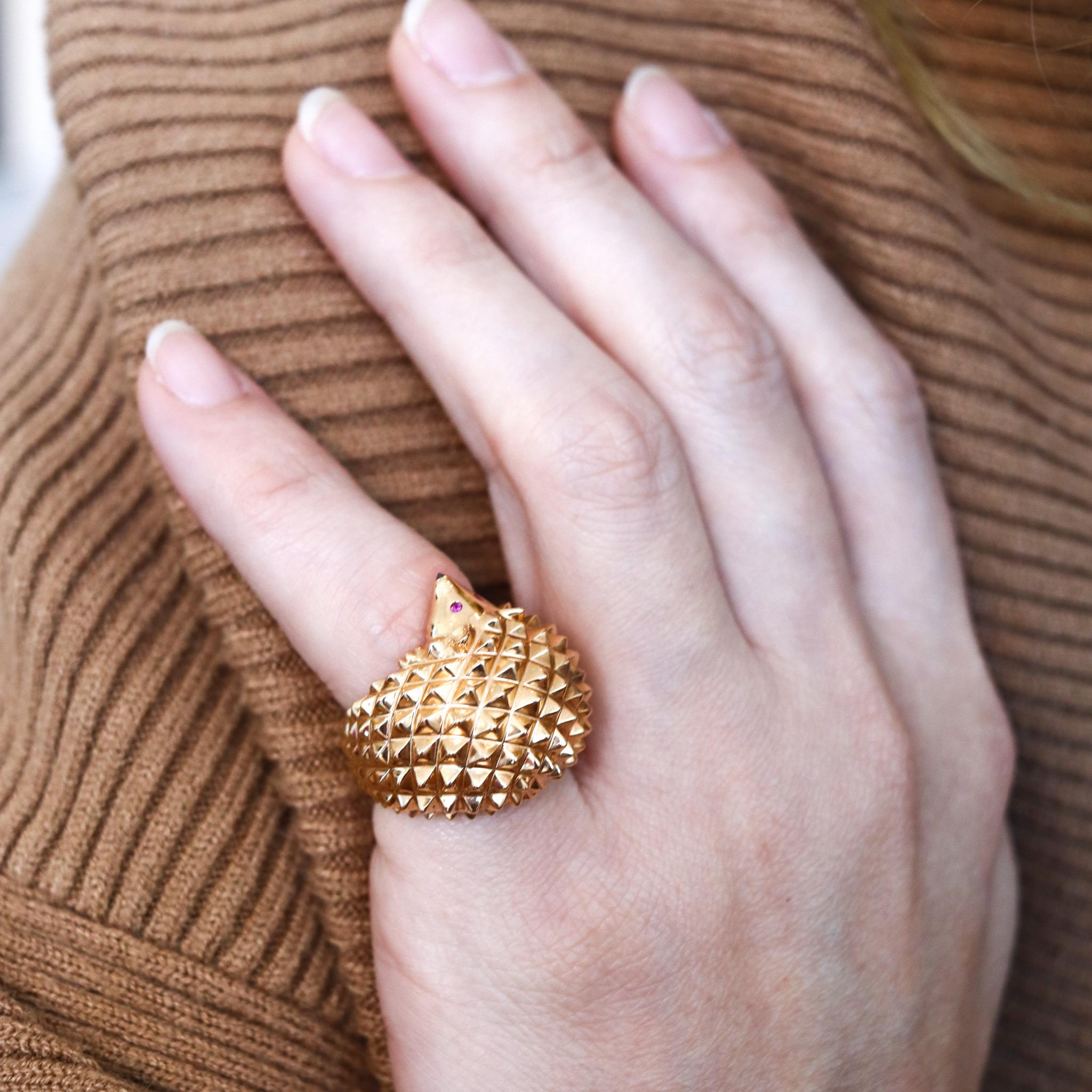 Brilliant Cut Boucheron Paris Rare Textured Porcupine Ring In 18Kt Yellow Gold With Two Rubies
