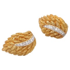 Boucheron Paris signed clip-on earrings diamond feather in 18k gold, ear clips Boucheron Paris signed clip-on earrings diamond feather in 18k gold, ear clips