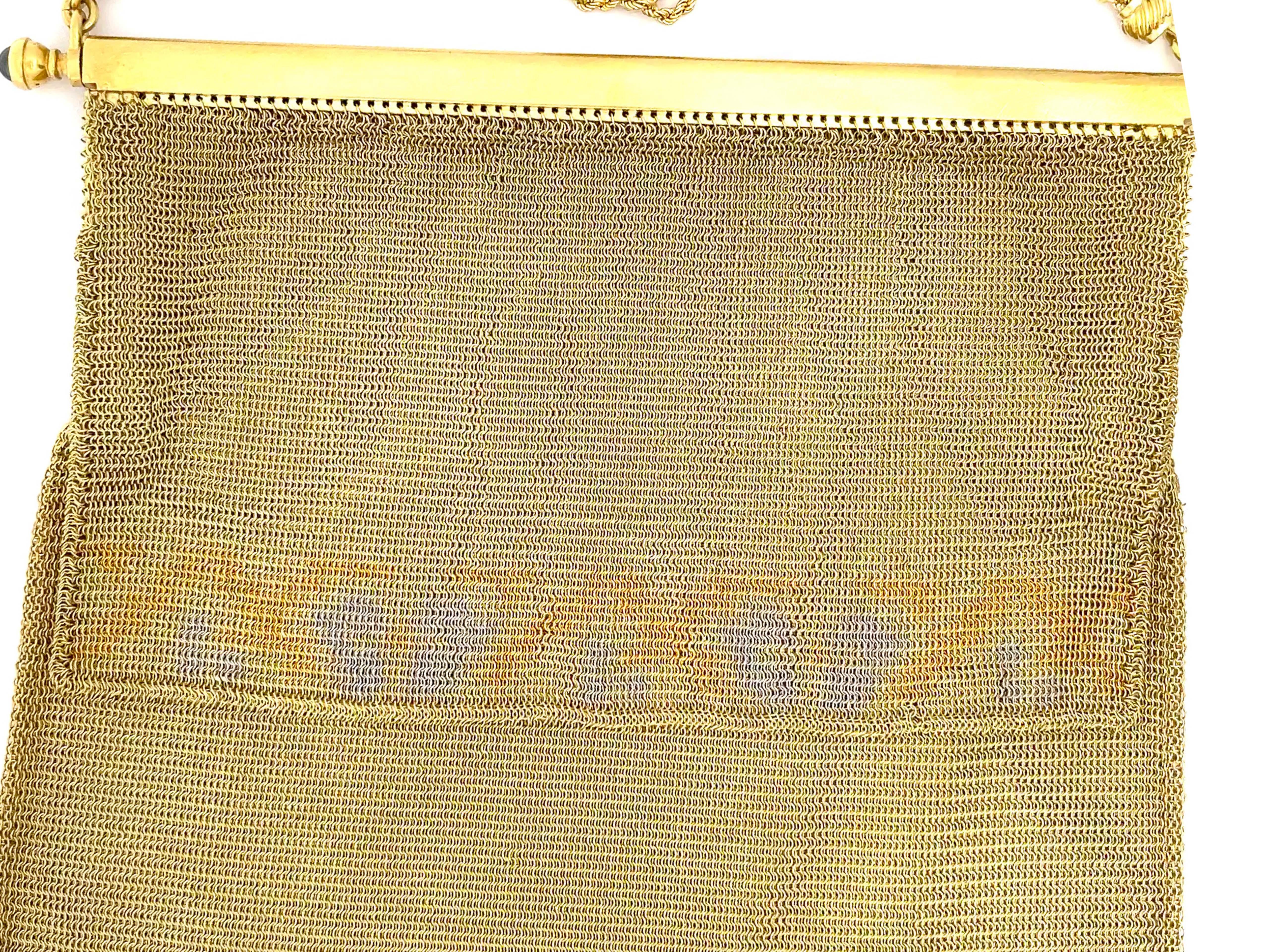 Boucheron Paris - Sac à main évasé en or massif 18 carats, années 1920 en vente 4