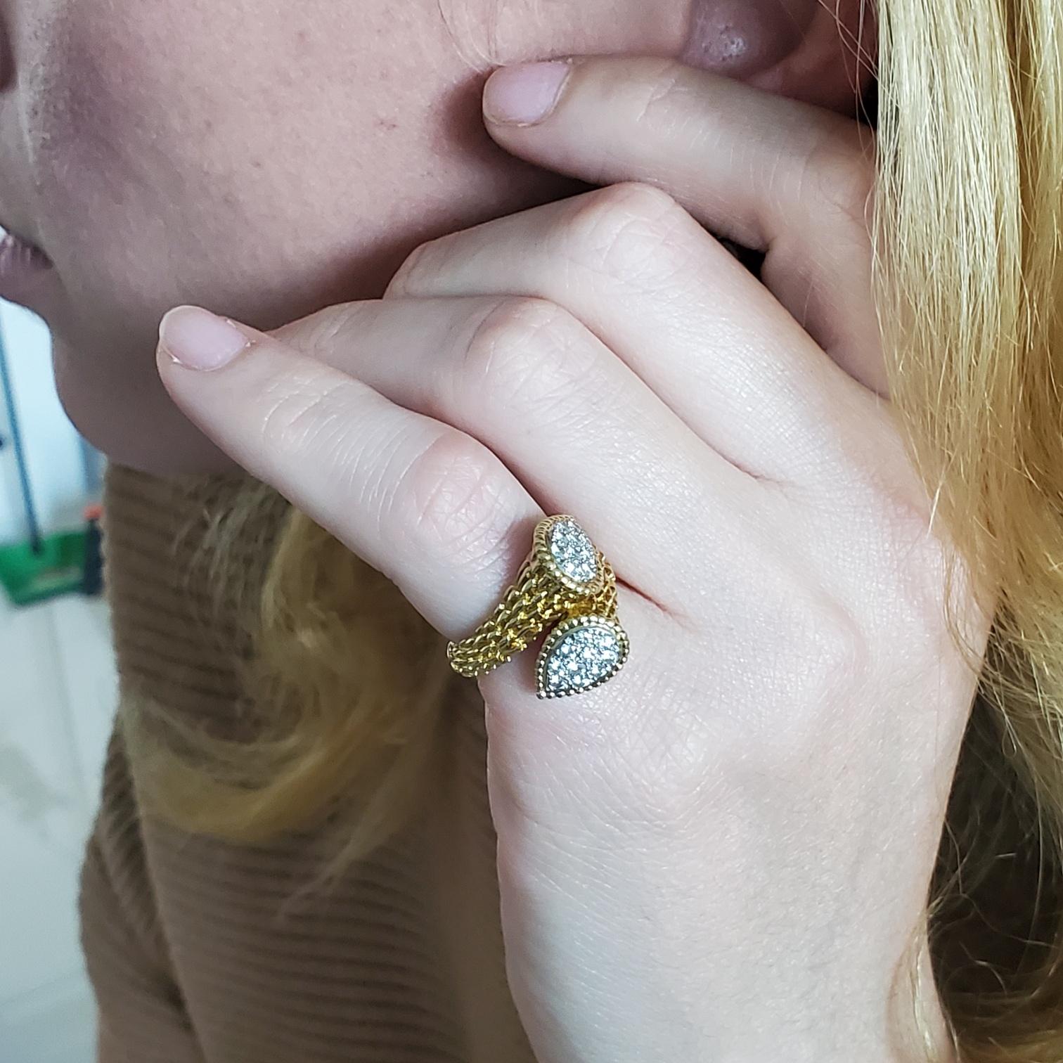 Serpent Boheme Toe Et Moi ring designed by Boucheron.

This is one of the most iconic piece from the French jewelry house of Boucheron. This classic serpent Boheme toi et moi style ring was carefully crafted in solid yellow gold of 18 karats with