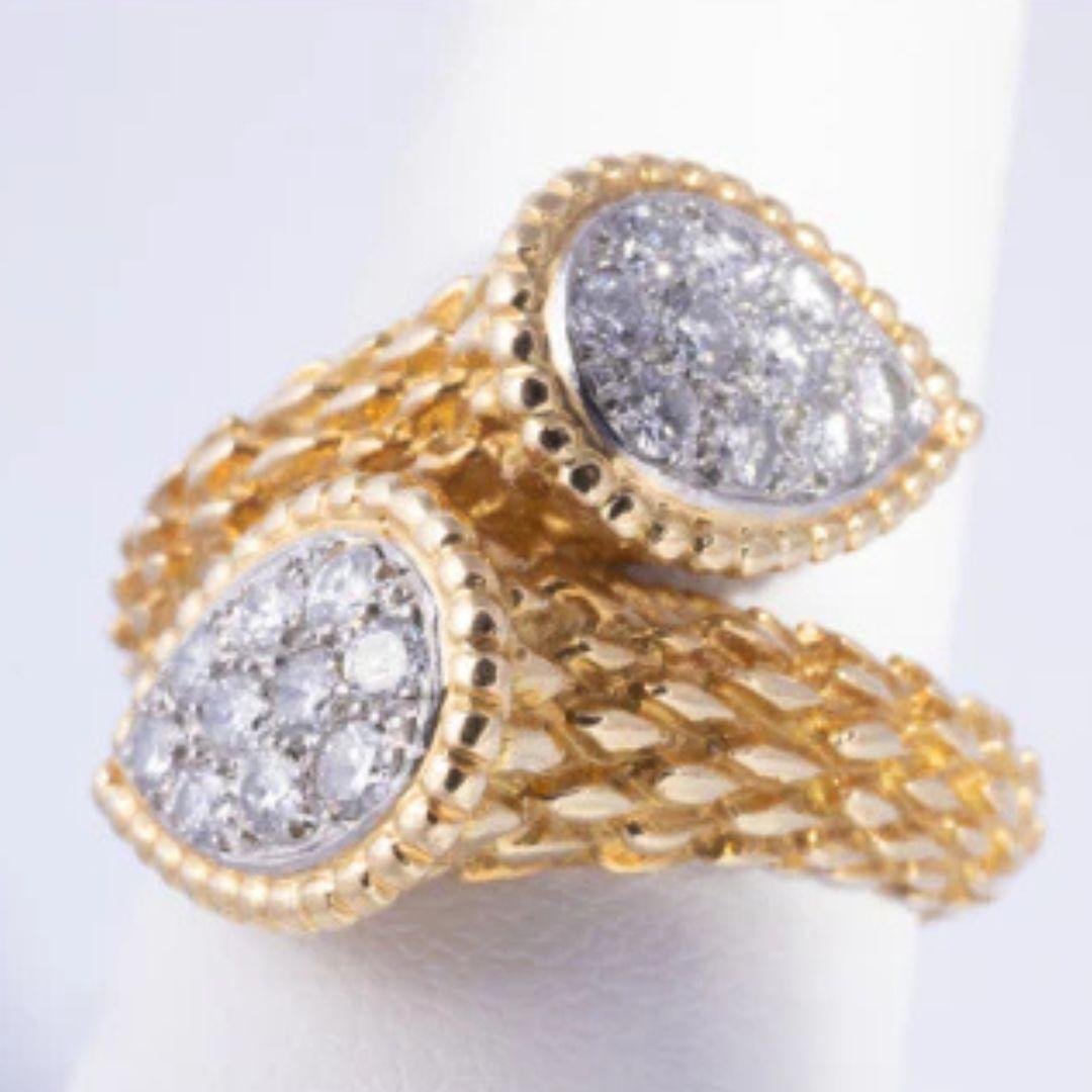 This stunning Boucheron Paris Toi et Moi Serpent Boheme ring is a masterpiece of design and elegance. Crafted in 18K yellow gold, the ring features a beautifully textured, serpent-inspired band that winds gracefully around the finger. At each end, a