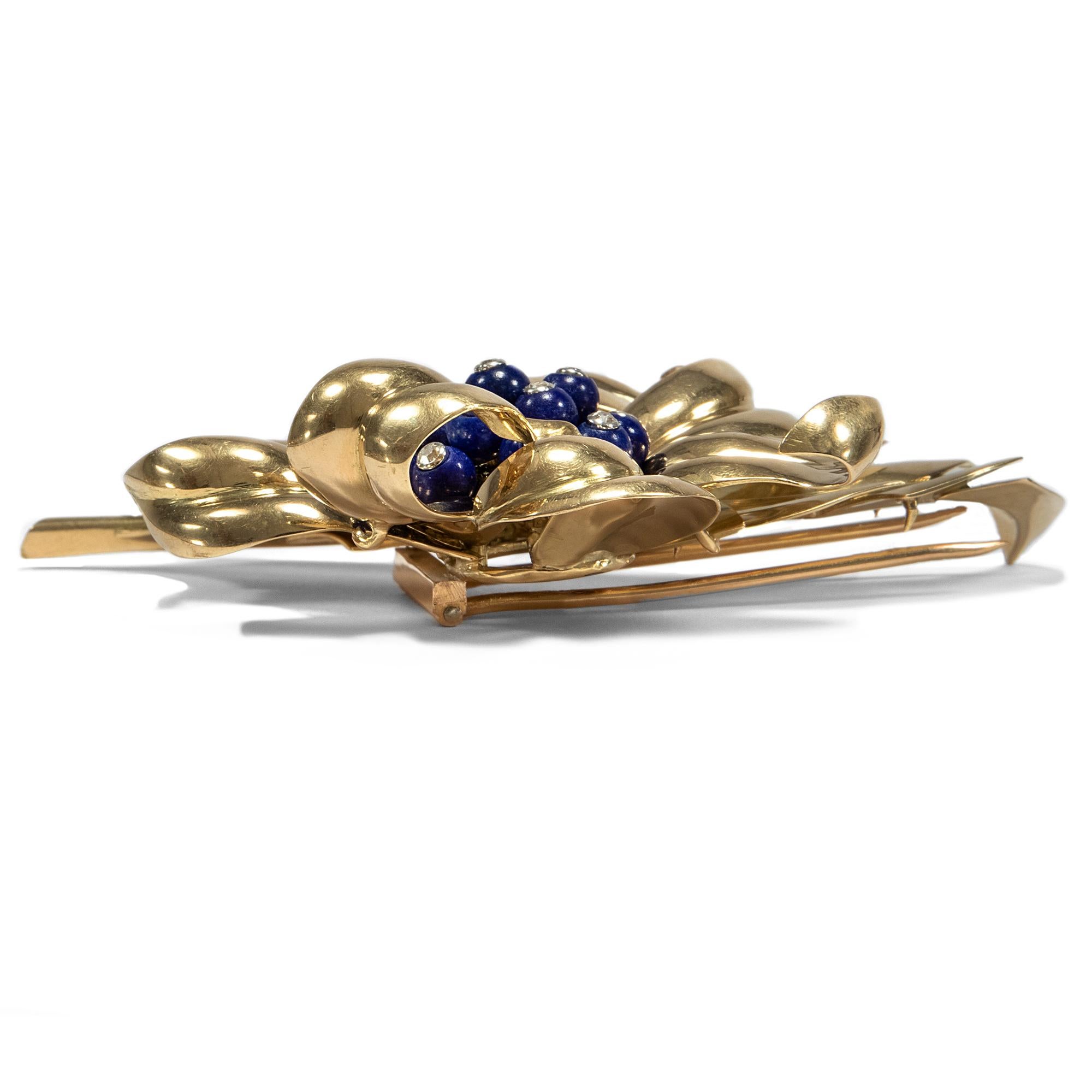 Retro Boucheron Paris Vintage 1940s Diamond & Lapis Lazuli Gold Feather Flower Brooch For Sale