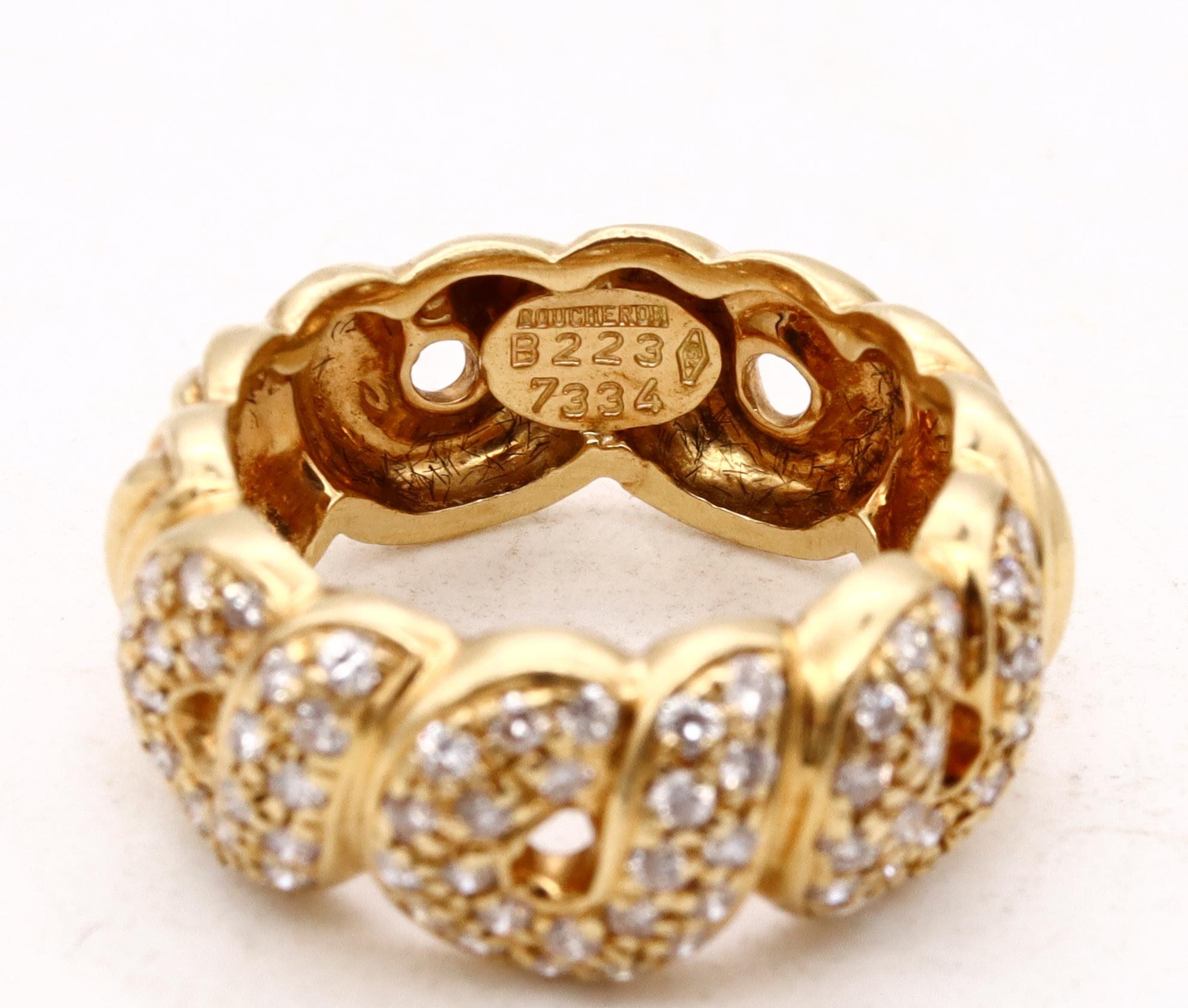 Modernist Boucheron Paris Vintage Band Ring in 18Kt Yellow Gold with VVS Round Diamonds