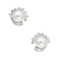 Boucheron Clip-Ohrringe mit Perlen und Diamanten aus 18 Karat