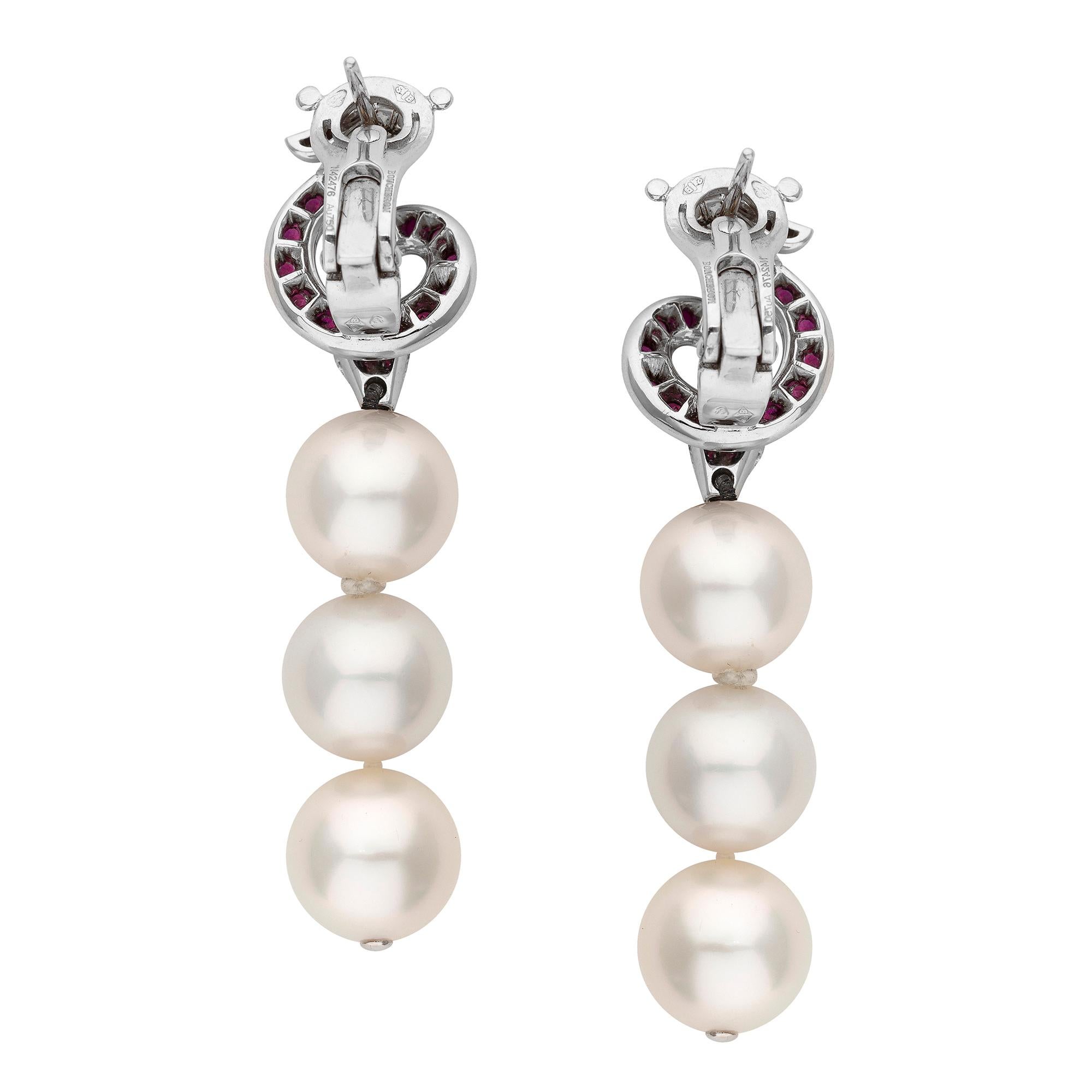 * Rhodium and 18ct white gold base
* Rubies
* High-quality natural pearls
* Fastening for pierced earrings
* Excellent condition
* Boucheron markings present
