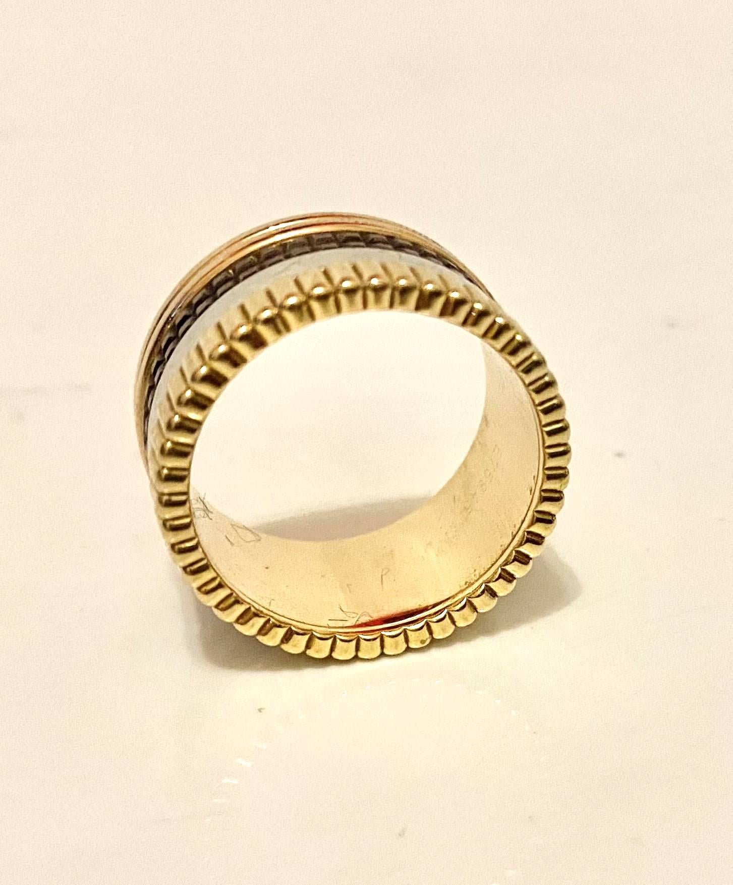 Boucheron Quatre Classique 18K Gold Ring In Good Condition For Sale In London, GB