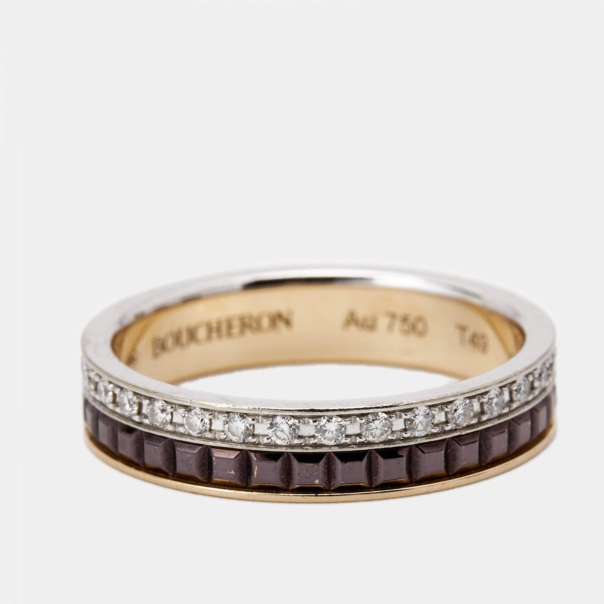 Boucheron's Quatre collection beautifully presents the spirit of the brand, exemplifying craftsmanship and an intricate play of textures and gold. The very collection offers you this ring arranged preciously in 18k two-tone gold and PVD ceramic