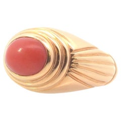 Vintage Boucheron ring in 18k yellow gold with coral