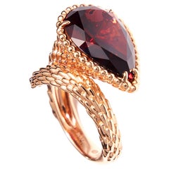 Anillo Boucheron Oro Rosa con Granate Rodolita de la Colección Serpiente Boheme