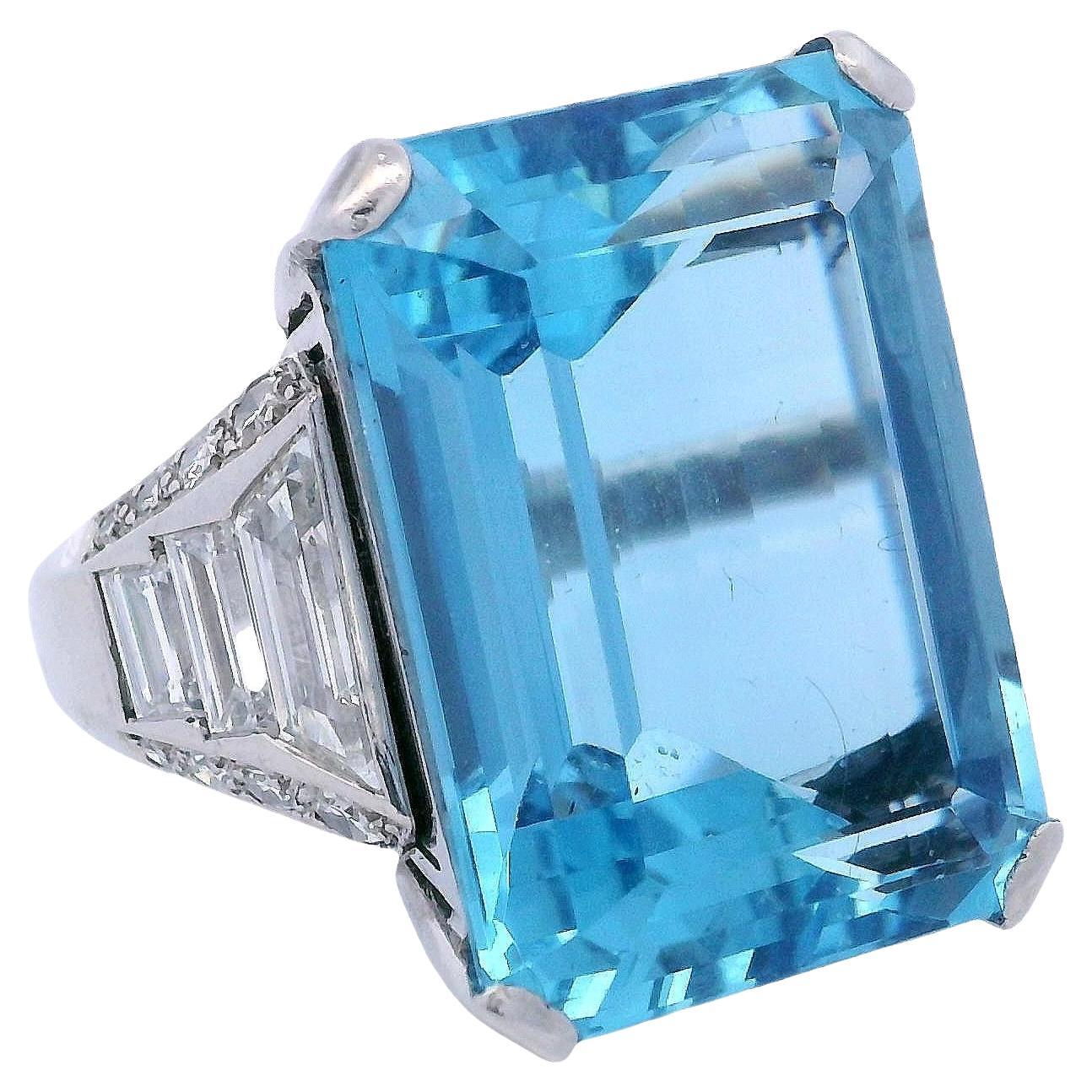 "Boucheron" Santa Maria Aquamarine 24.0 Cts Ring in Platinum with Diamonds en vente