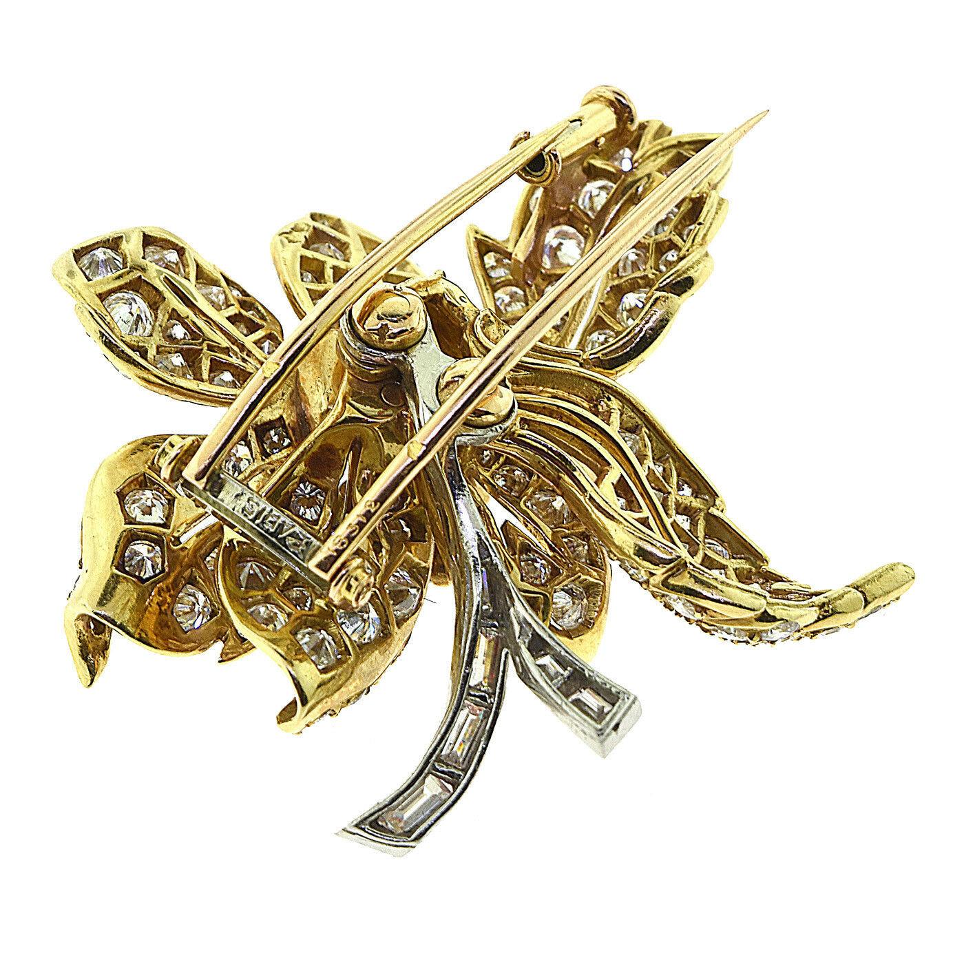 Women's or Men's Boucheron Sapphire and Diamond Flower Brooch Pin in Yellow Gold, Large