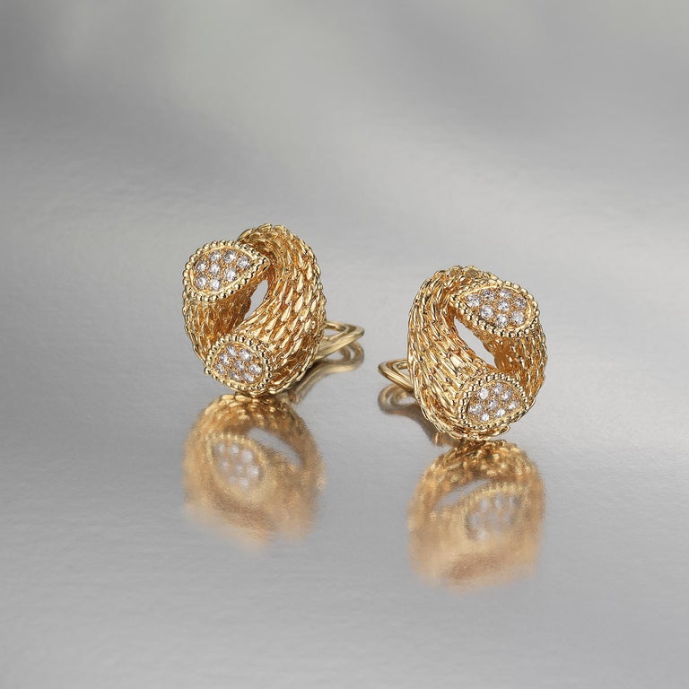 Round Cut Boucheron Serpent Boheme Diamond Earrings in 18K Gold For Sale
