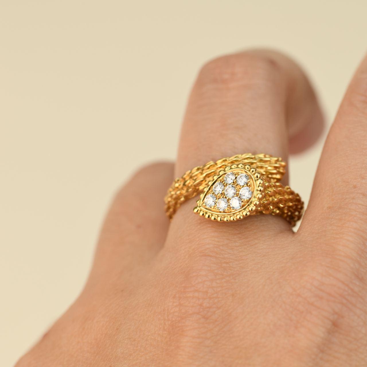 SKU 	CT-1977
Brand	Boucheron
Date	Circa 2010
Size	        EU 60/ US 9/ UK S
_______________________________________________________
Metal	18K Yellow Gold
Weight	Approx. 8g
Serial No.	H6****
Stone.  