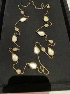 Boucheron SERPENT BOHEME high jewelry series, mother-of-pearl sweater necklace.