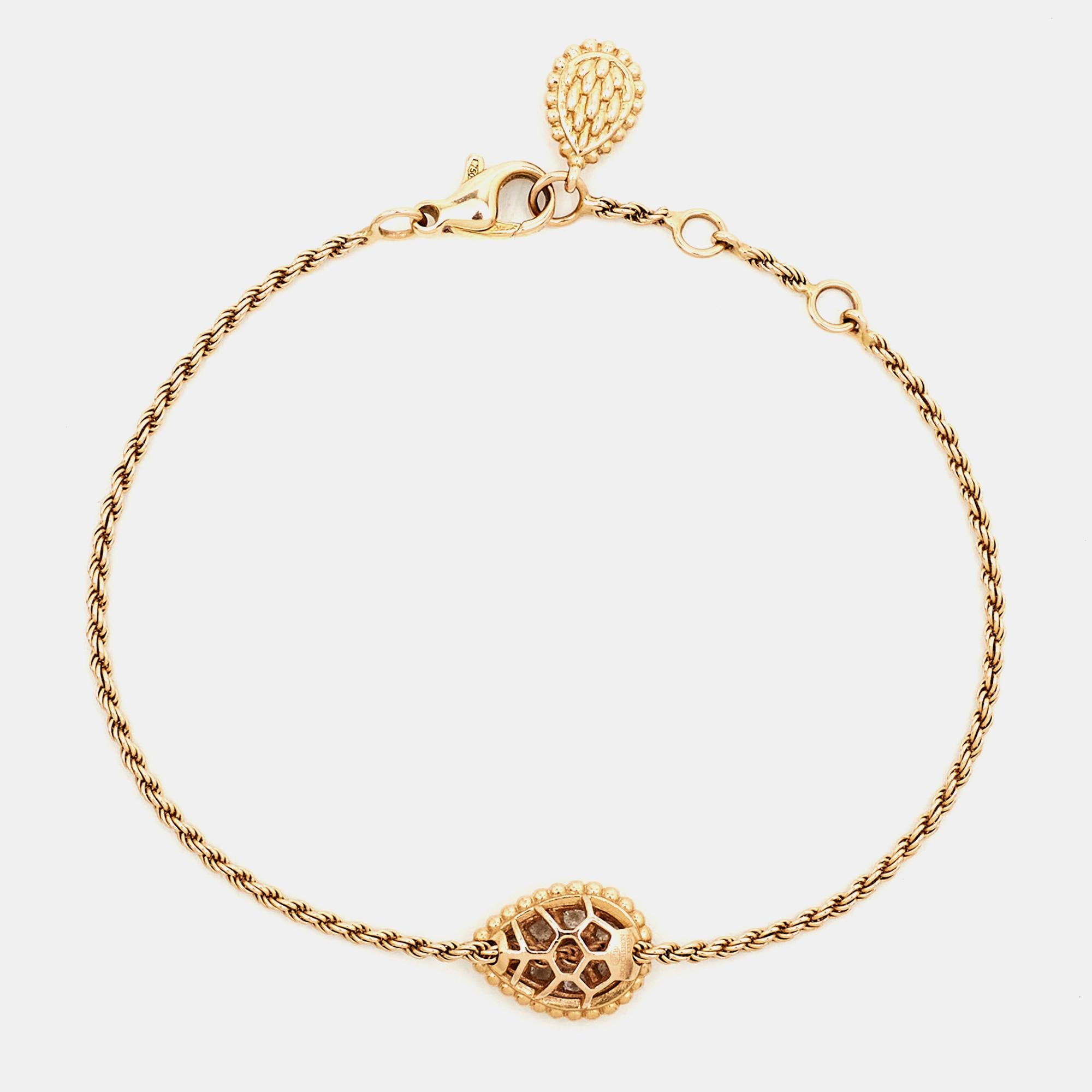 The Boucheron bracelet is a mesmerizing piece of jewelry that exudes elegance and charm. Crafted from luxurious 18k rose gold, the bracelet features a stunning serpent motif adorned with dazzling diamonds. The intricate design and exquisite