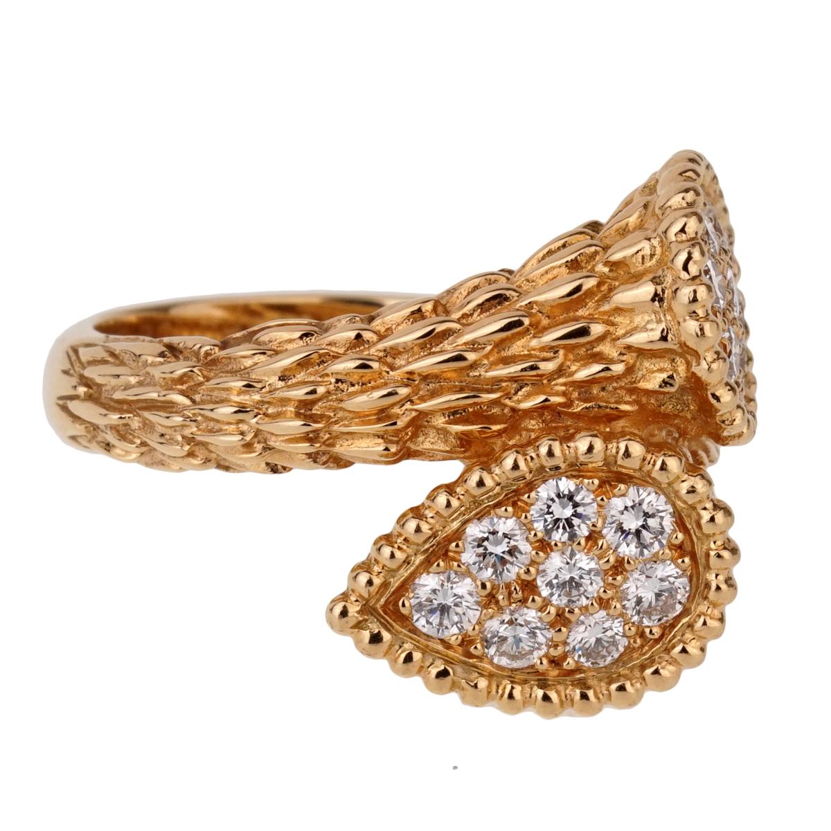 An iconic Boucheron diamond ring from the Serpent Boheme collection featuring 16 of the finest Boucheron round brilliant cut diamonds set in 18k yellow gold. 

The ring is a size 6 and is resizeable
Sku: 1060