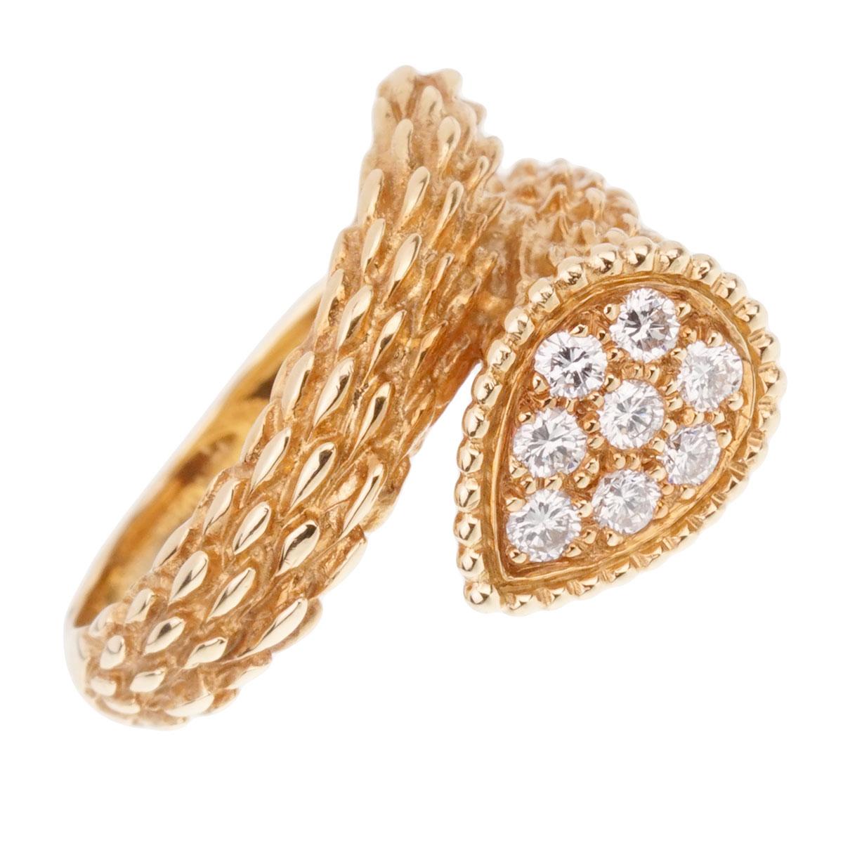 An iconic Boucheron diamond yellow gold ring from the Serpent Boheme collection crafted in 18k yellow gold set with 8 round brilliant cut diamonds.

Size 7 1/4 resizeable
