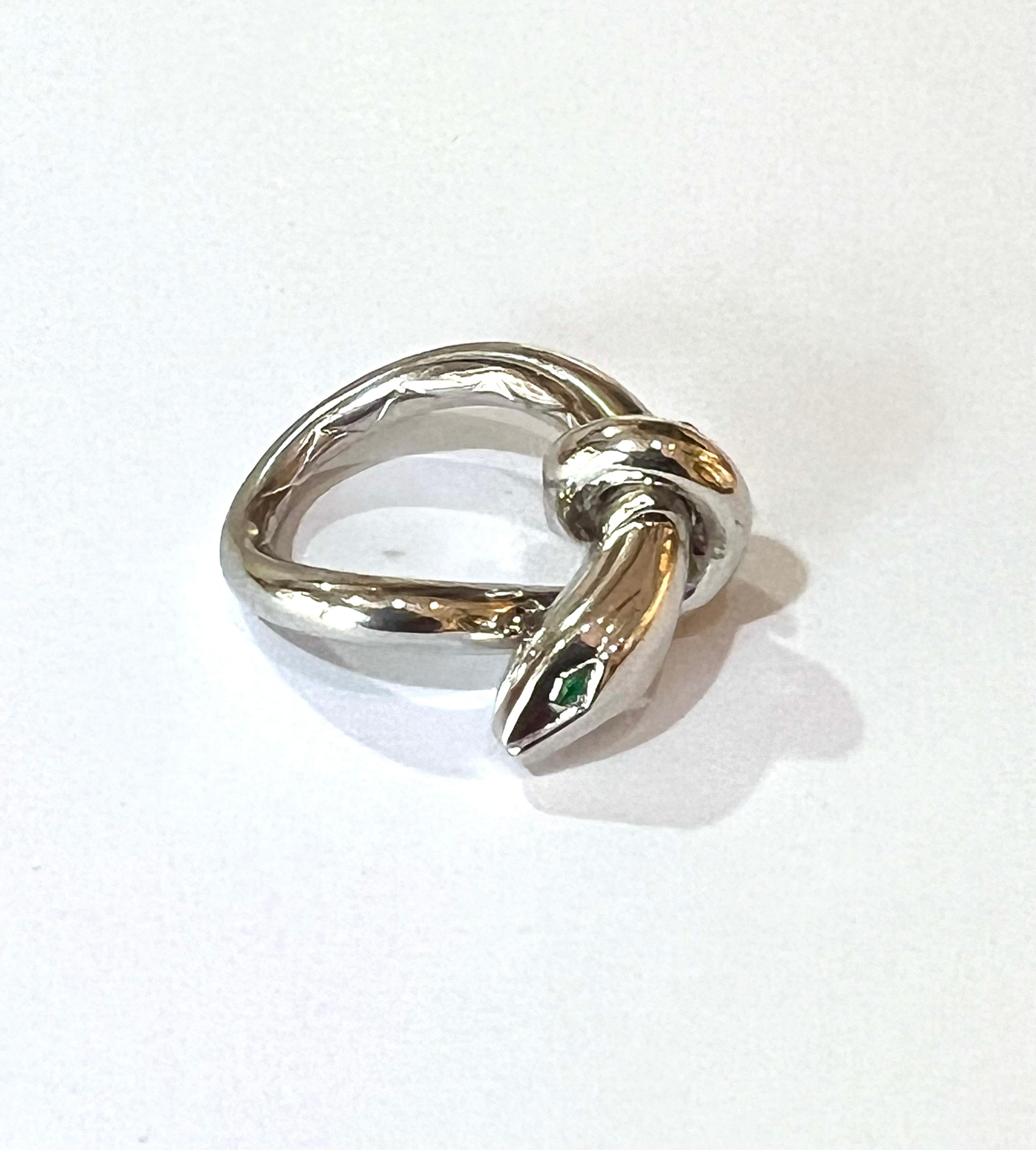 Modern Boucheron Serpent Kaa Tsavorite Garnets 18 Carat White Gold Ring For Sale