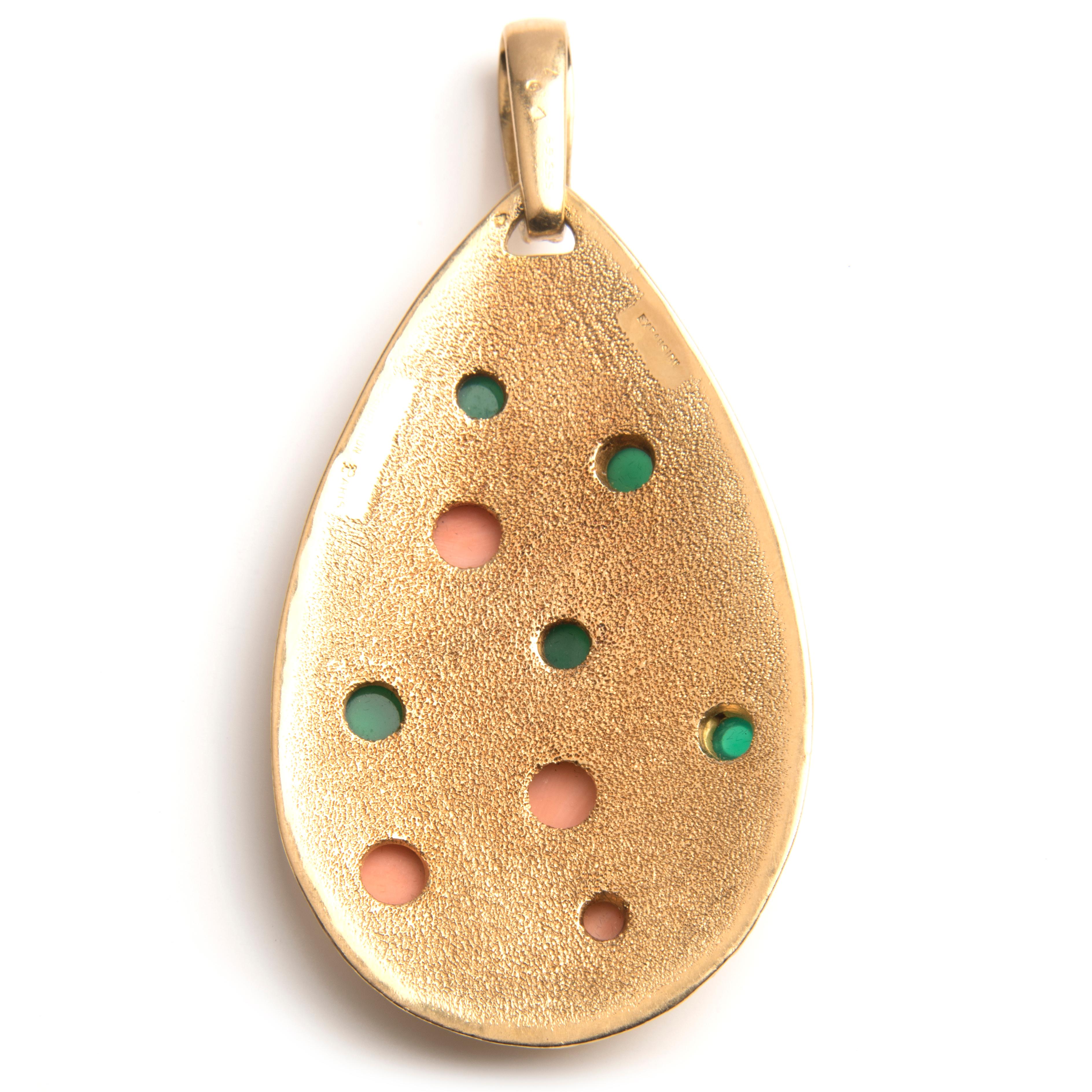 Boucheron pendant from the Expansion collection, in the shape of a drop, the textured 18k gold designed to represent the surface of the moon, set with five cabochons of pink coral and four cabochons of chrysoprase
Signed Boucheron Paris, marked