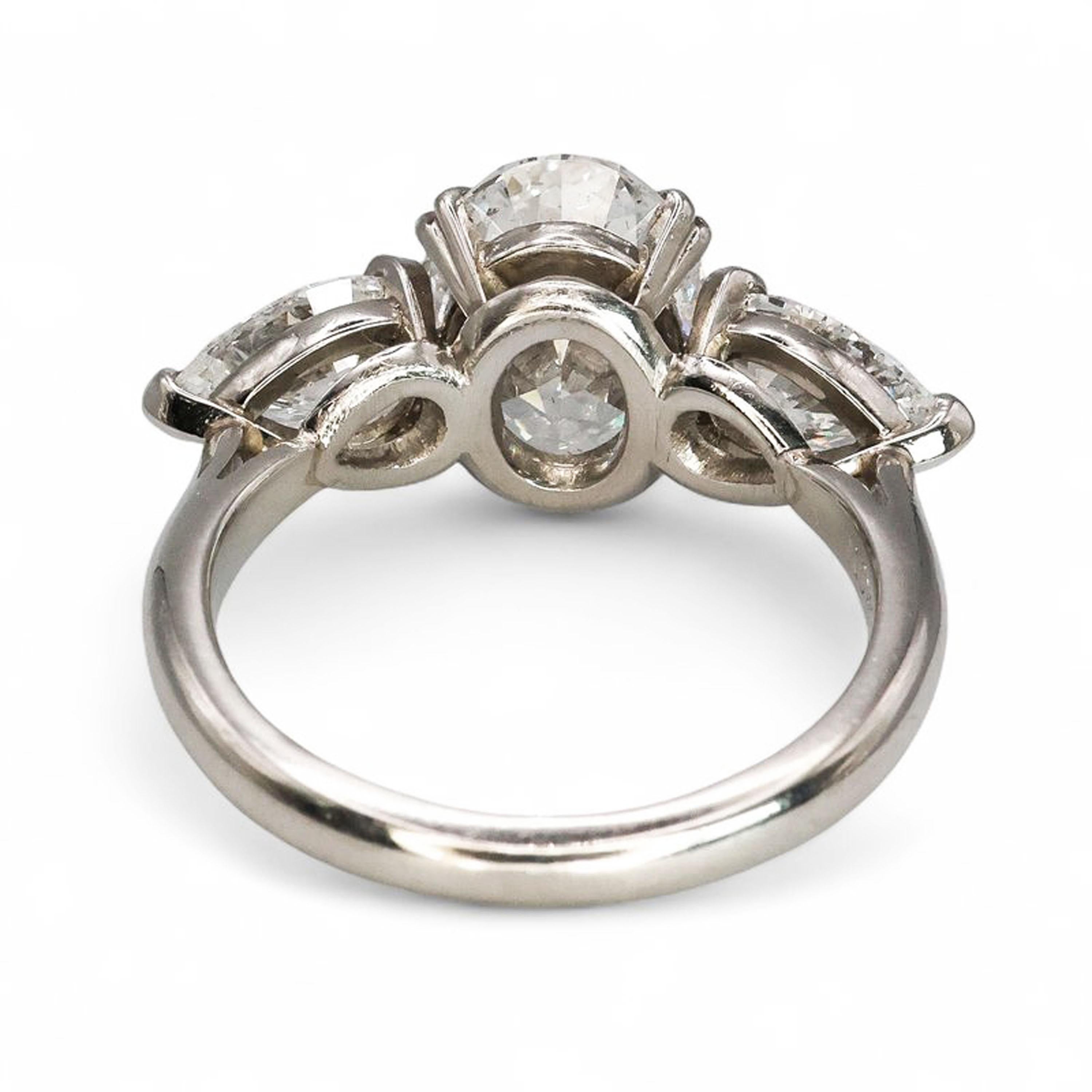 Boucheron Bague à trois pierres en diamant et platine, 3(10) carats en vente 1
