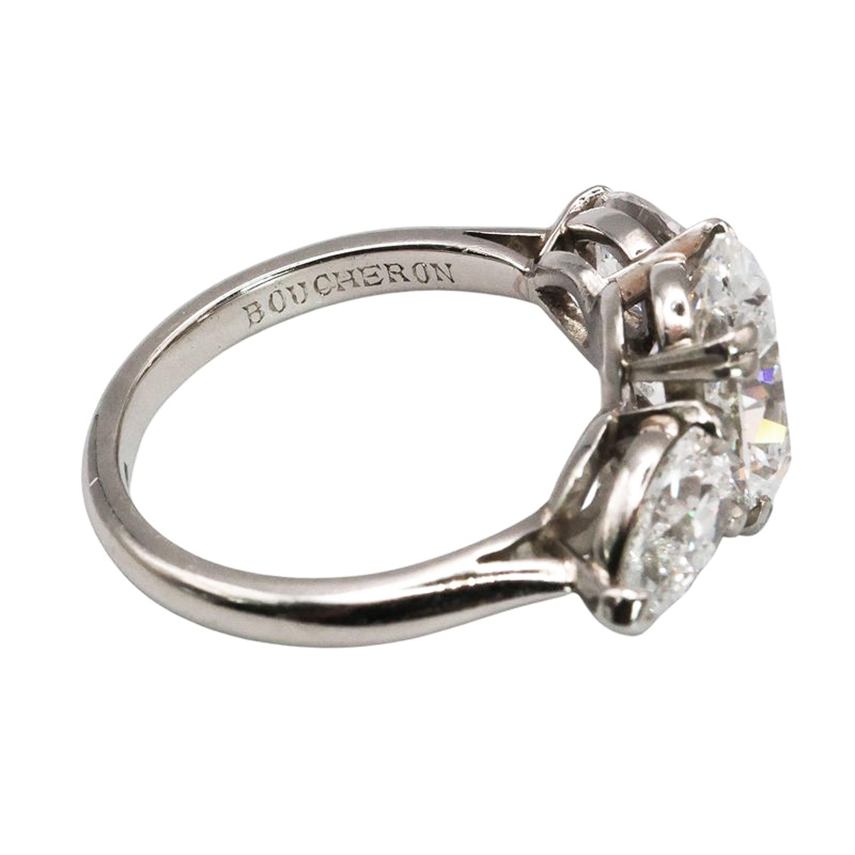 Boucheron Bague à trois pierres en diamant et platine, 3(10) carats en vente 2
