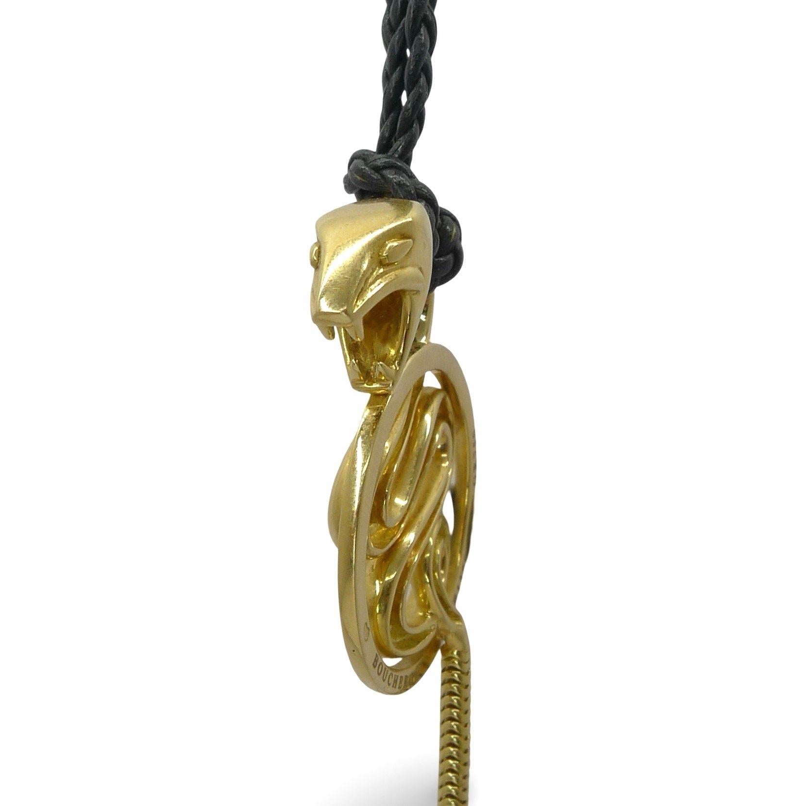 Scopri l'audace eleganza della collana Trouble Serpent di Boucheron, realizzata in oro giallo 18 carati (750/1000). Questo pezzo sorprendente della leggendaria Maison parigina presenta l'iconico motivo del serpente, simbolo di seduzione, potere e